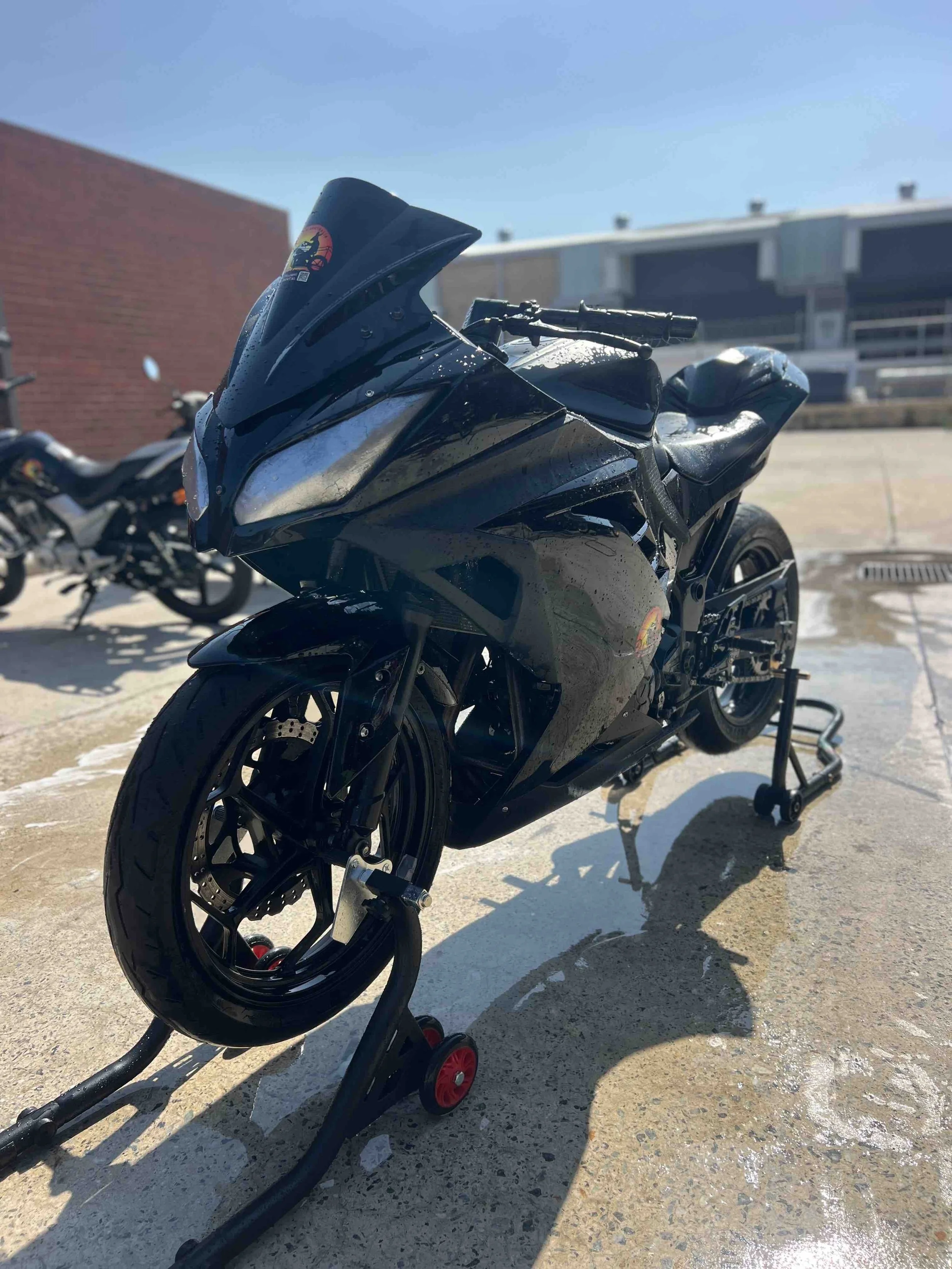 2.ninja 300 track.jpg