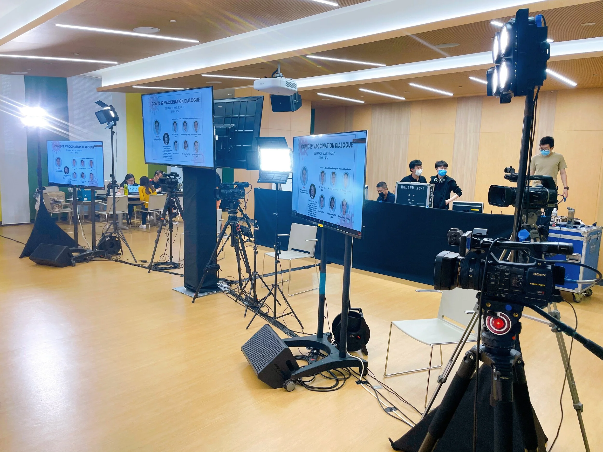 TV Monitors for prompting