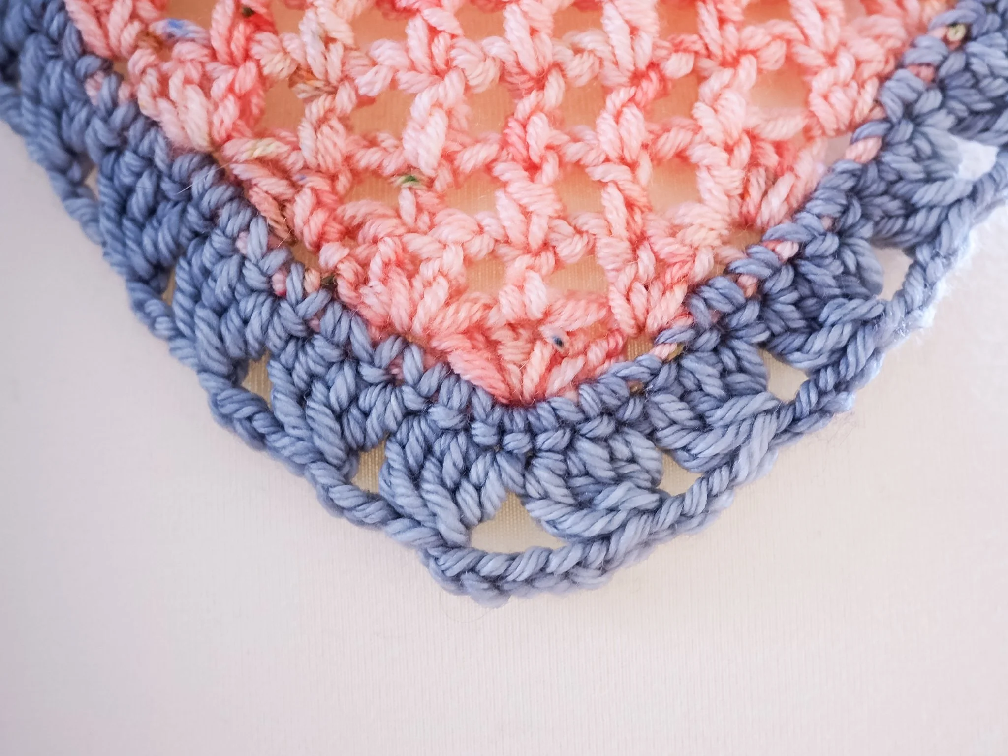 Perfect worsted weight beginner crochet pattern for the transition from summer to fall. This easy crochet project is a quick DIY. Plus triangle shawls are incredibly easy to wear.