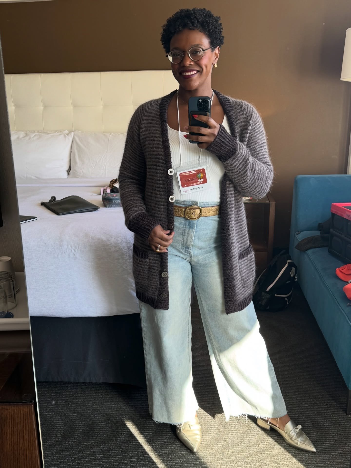 Just a girl in her good luck cardigan for her first day of teaching classes at @redalderfiberarts! 

📋Stout Cardigan by @akloridesigns