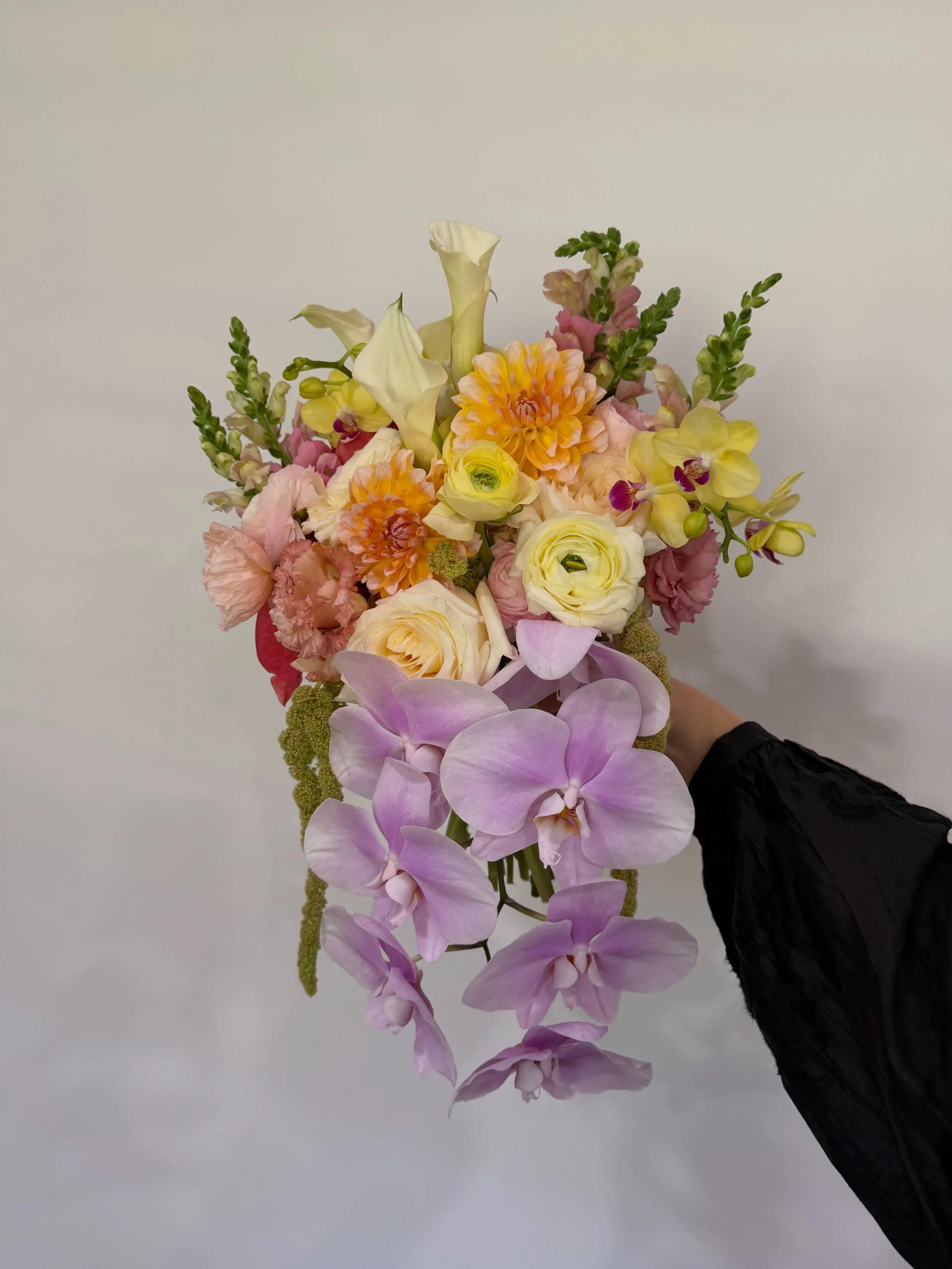 What a perfect way to welcome Spring with these florals for a beautiful wedding yesterday.. Congratulations H + N 🏹
