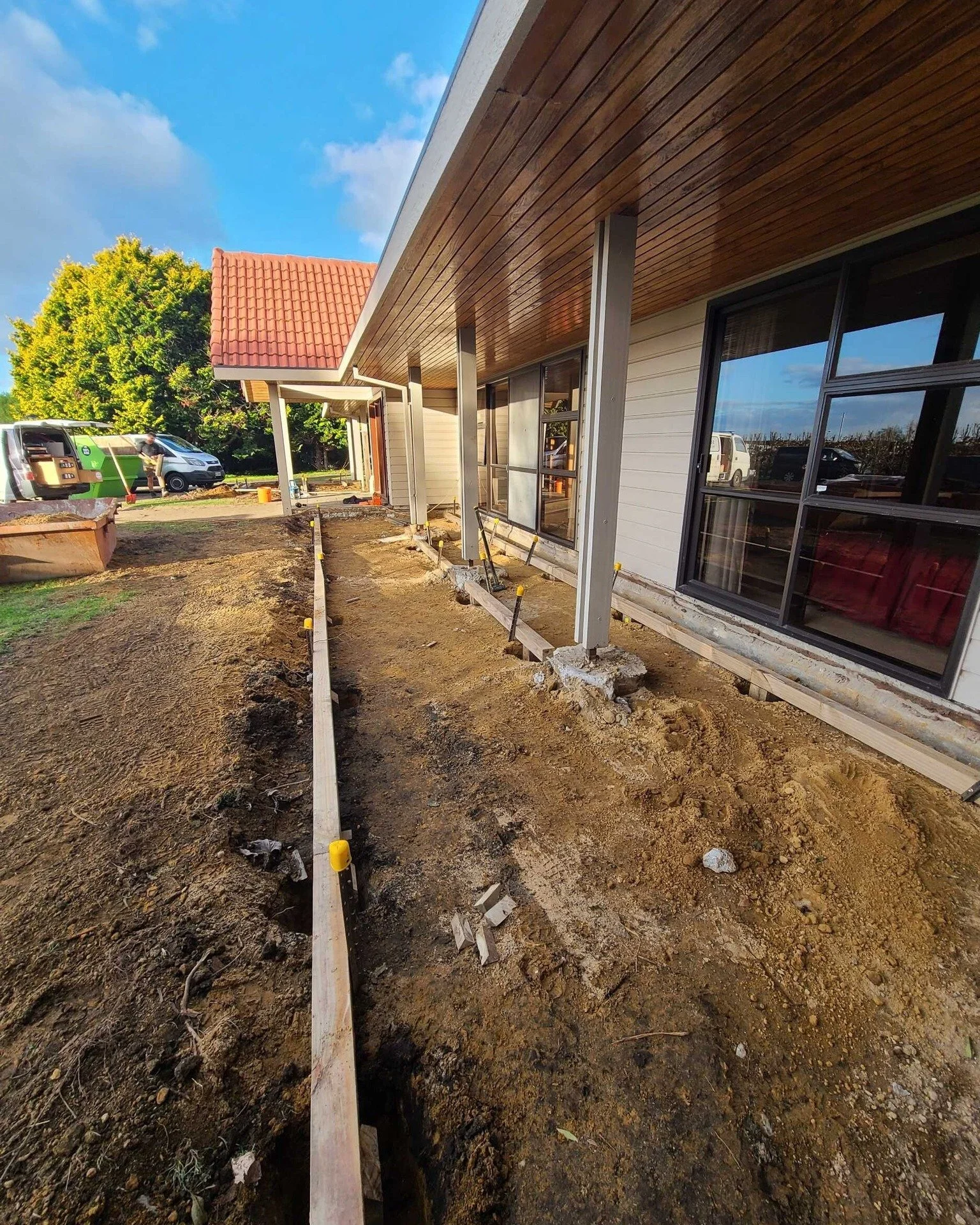 The team&rsquo;s making great progress on our lovely orchard clients&rsquo; new deck with privacy screening 🍃

This special home has been in the family for generations and is now a treasured holiday retreat when they visit Tauranga. We love working 