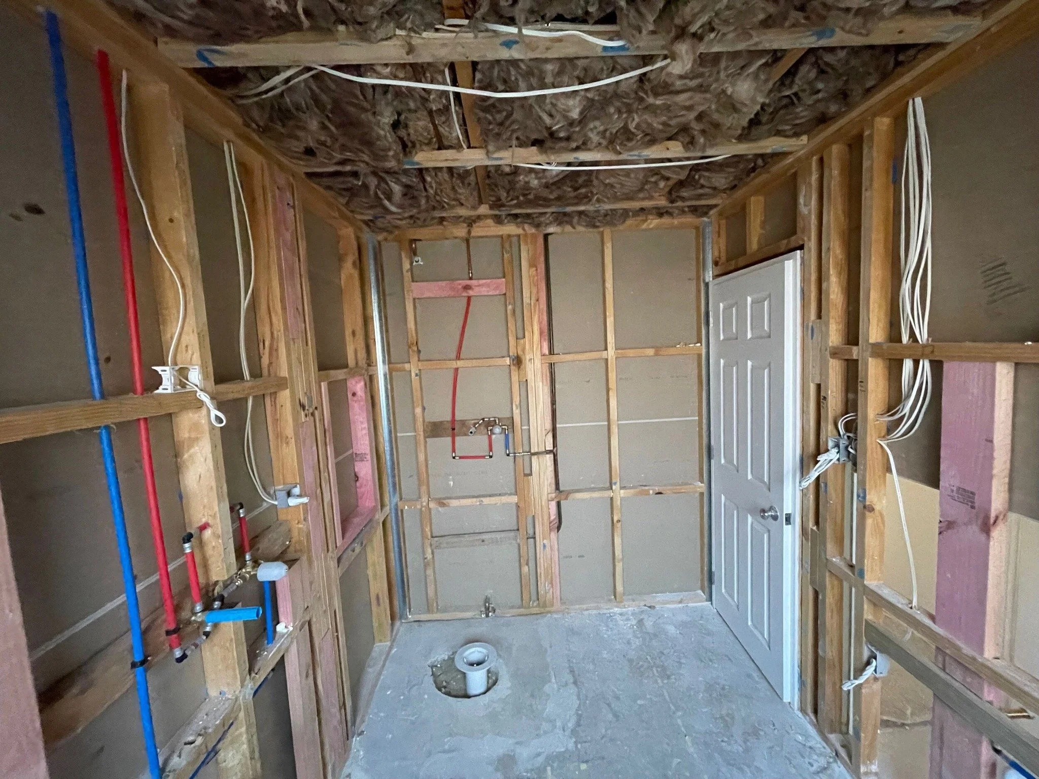 Not one&hellip; not two&hellip; but THREE beautiful tiled bathrooms coming to life.
Think stone bath, fully tiled walls, and all the details that make a space feel truly special.
From the first design sketch to the final tile, we take care of everyth