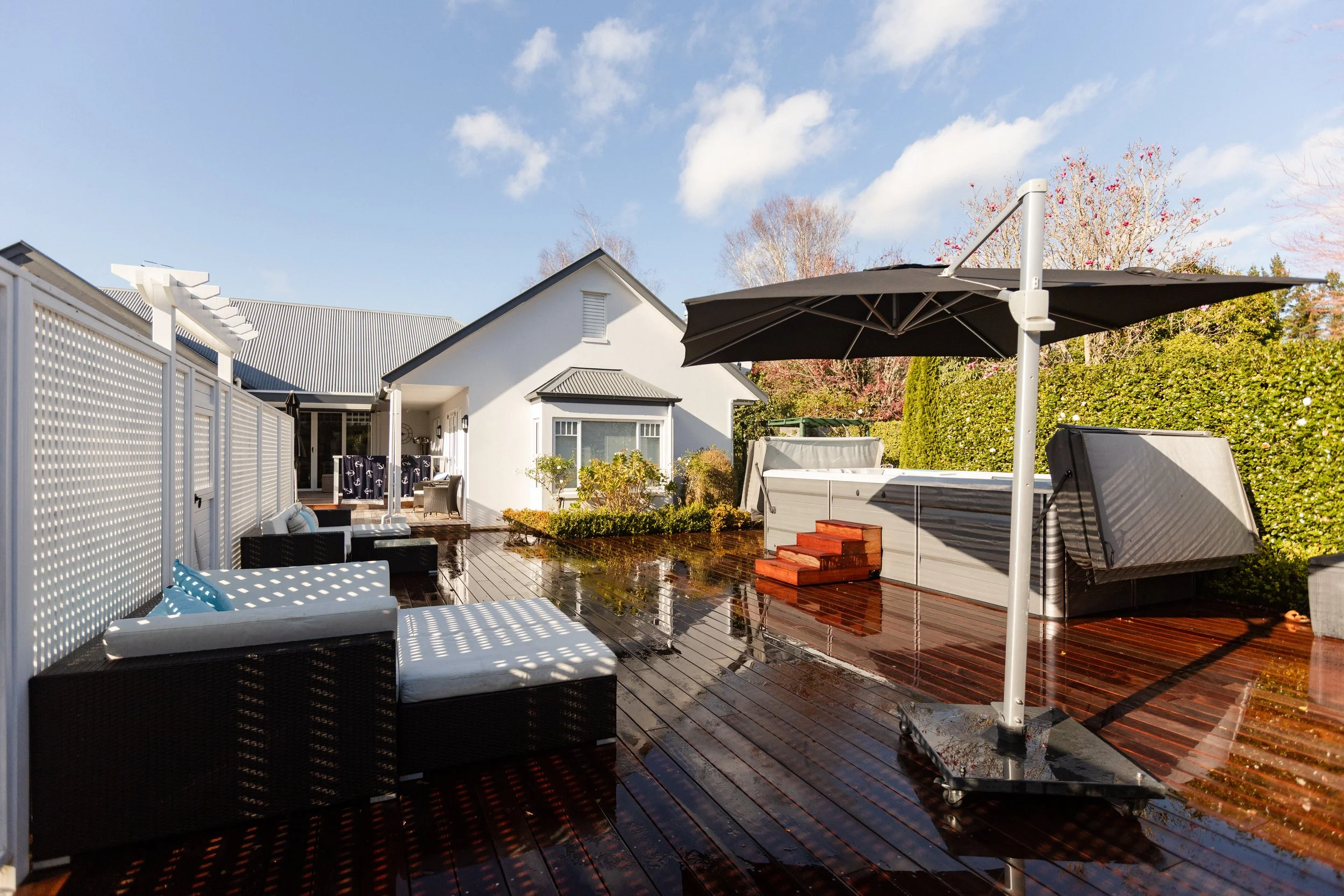 Cotter Way Hamptons Deck-1.jpg