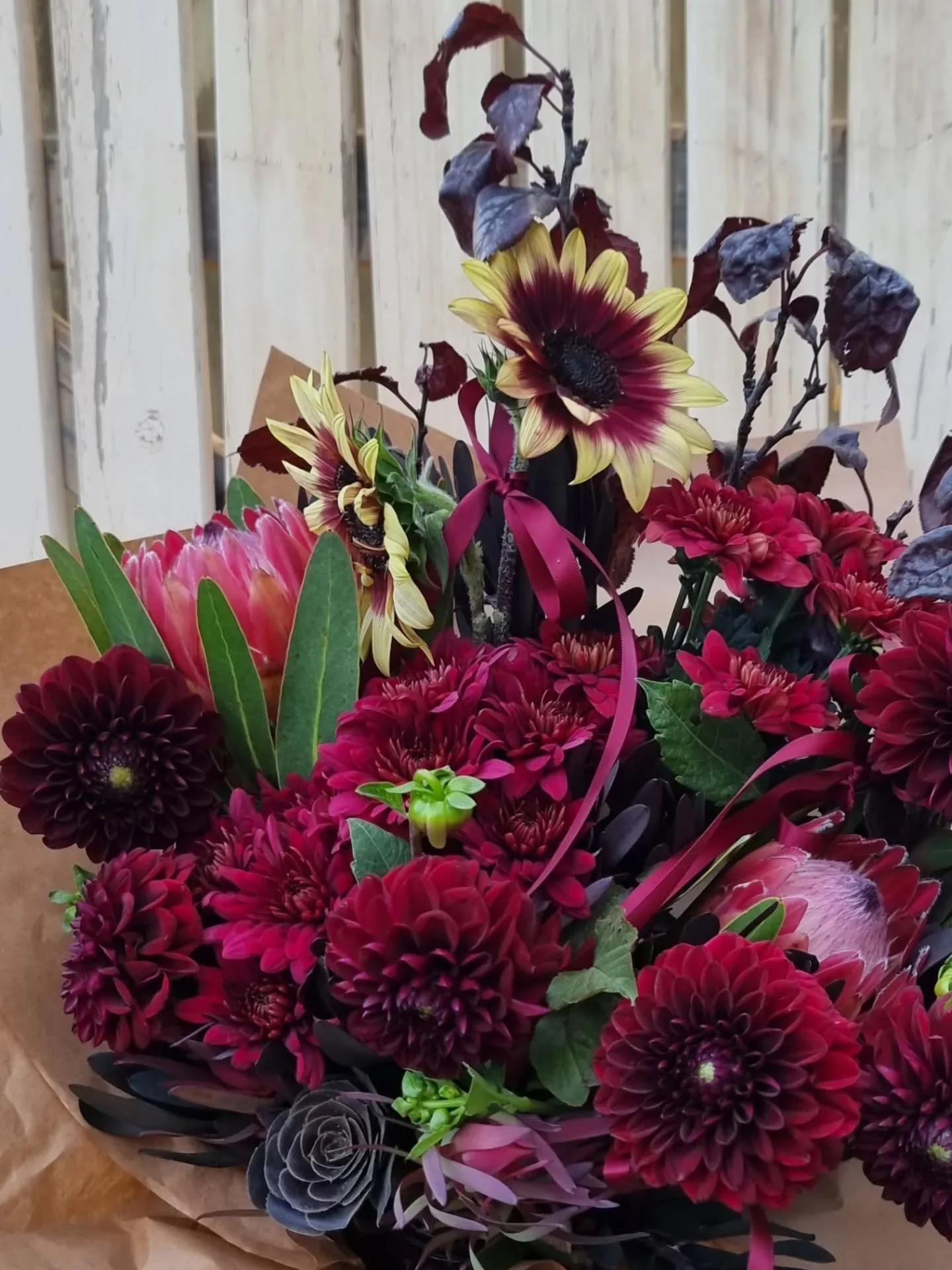 When the client asked for Goth vibes 🖤
Not my usual but this custom was so much fun 🥀

#dahliaseason #gothicbouquet #gothicflowers #custombouquets #perthflowerdelivery
