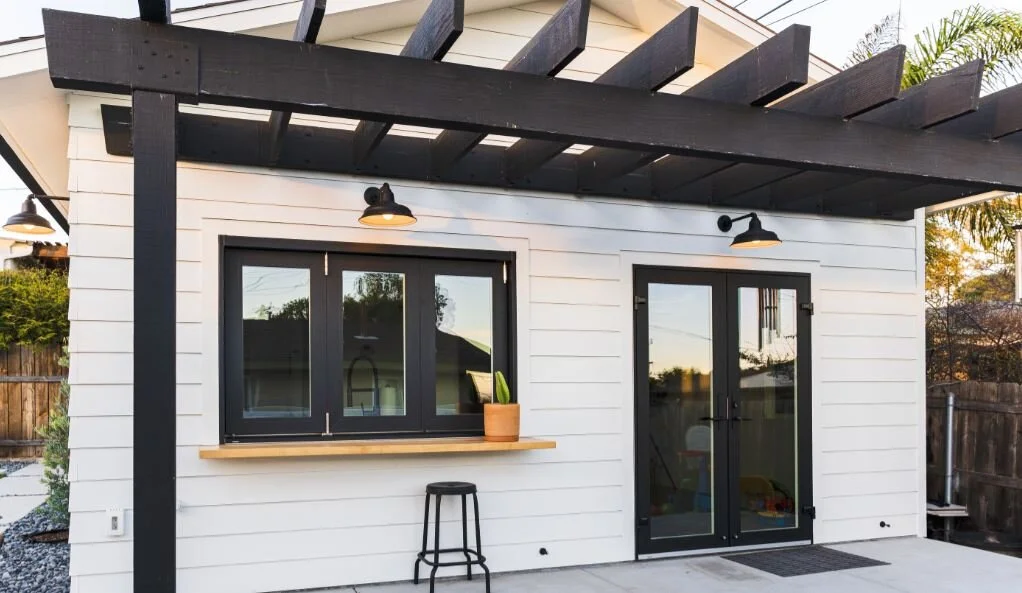 swing door - windor.JPG