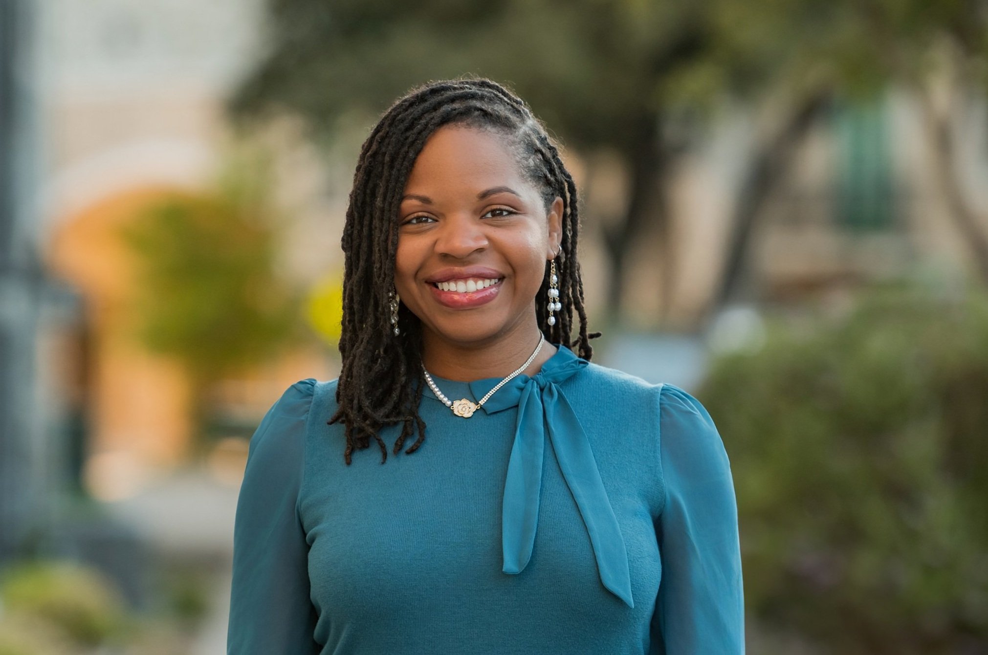 Kiana Joyner, LCSW, licensed clinical social worker and therapist specializing in grief, trauma, and emotional wellness for individuals and couples