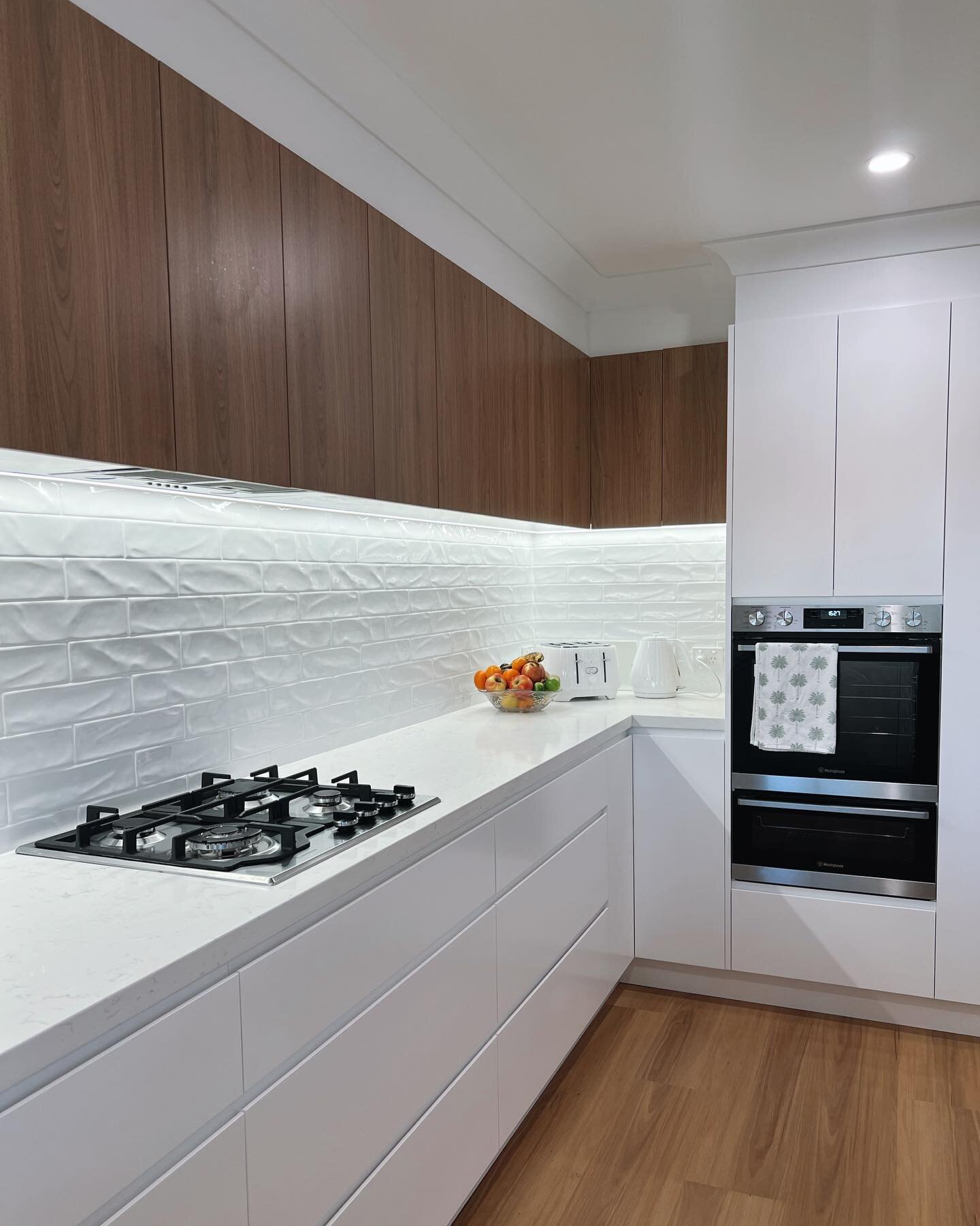 Wattle Grove Kitchen Reno.

#kitchendesign #kitchenrenovation #kitchendecor #sydneybuilder #tile #splashback #renovations #buildersaustralia #kitcheninspiration