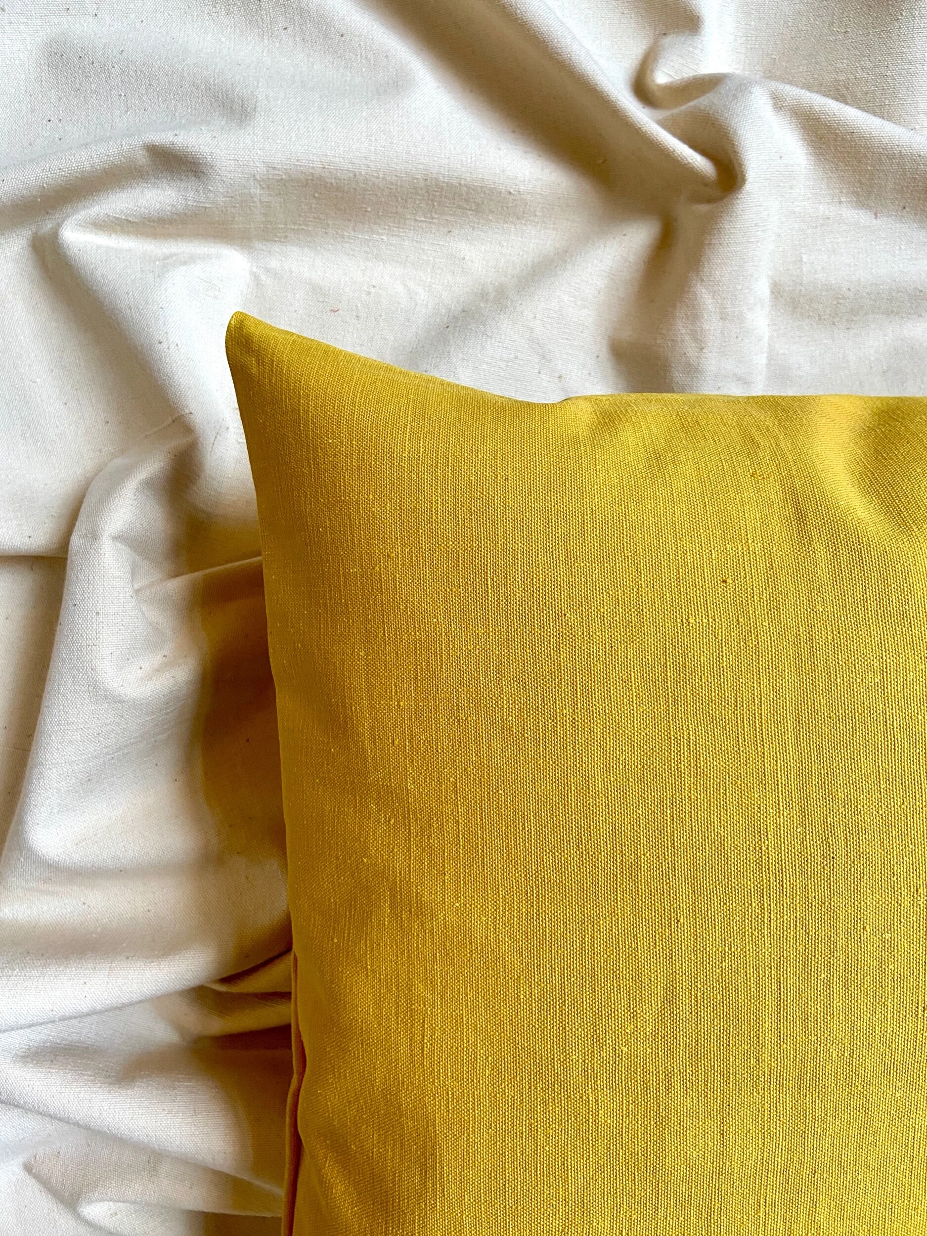 housse-coussin-toile-ciree-jaune-upcycle-linge-decoration-vintage-axs-design-paris-france