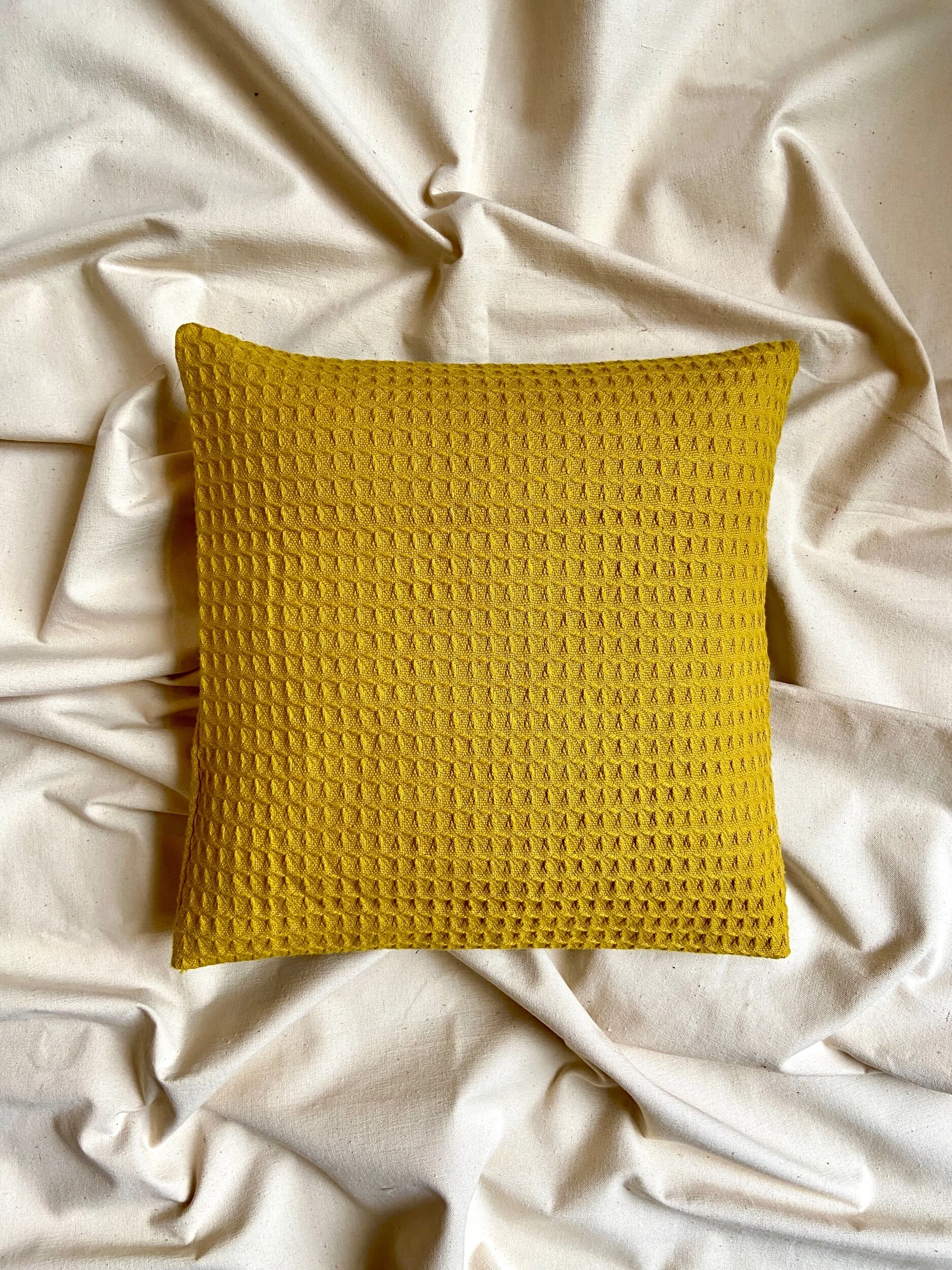 housse-coussin-upcycle-coton-jaune-linge-decoration-vintage-design-paris-france-axs-design