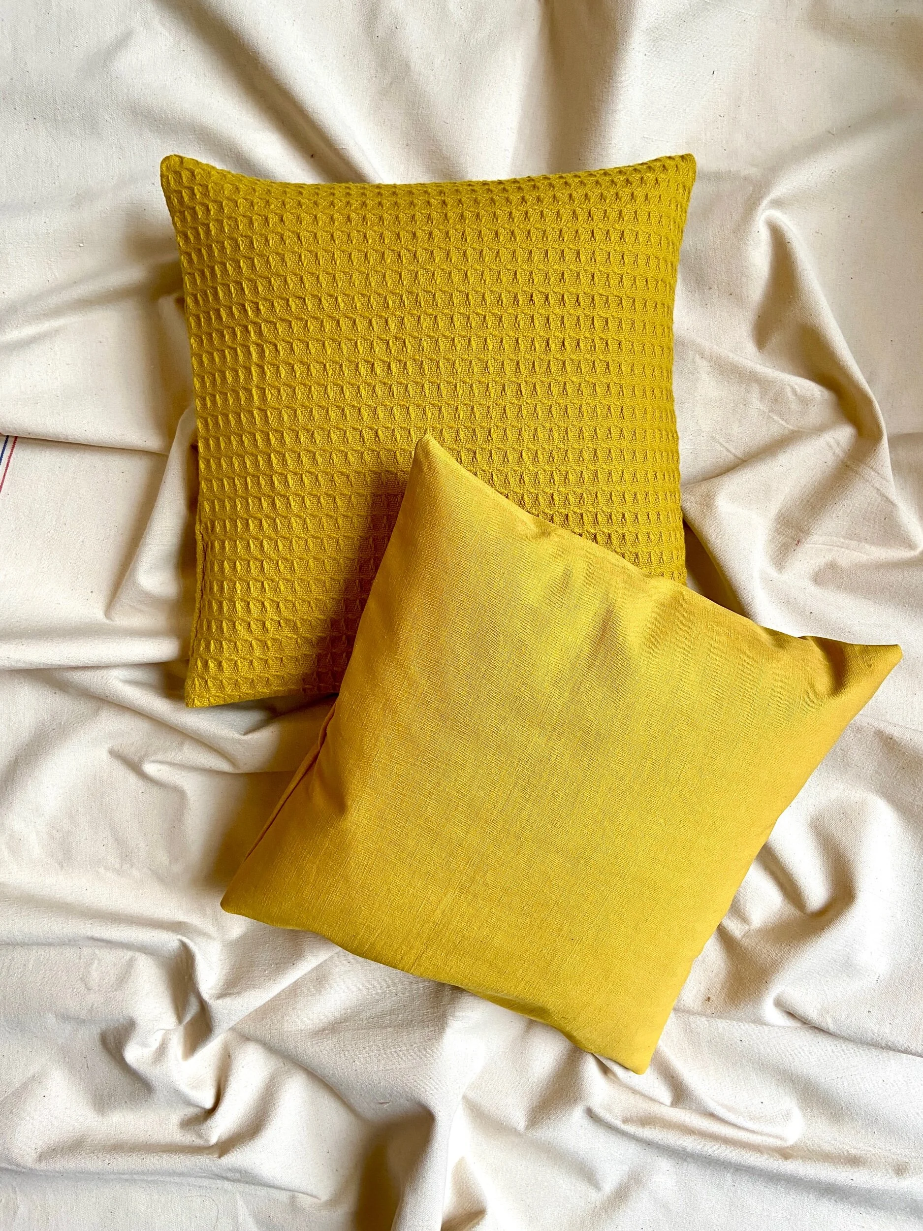 housse-coussin-upcycle-coton-jaune-linge-decoration-vintage-design-paris-france-axs-design