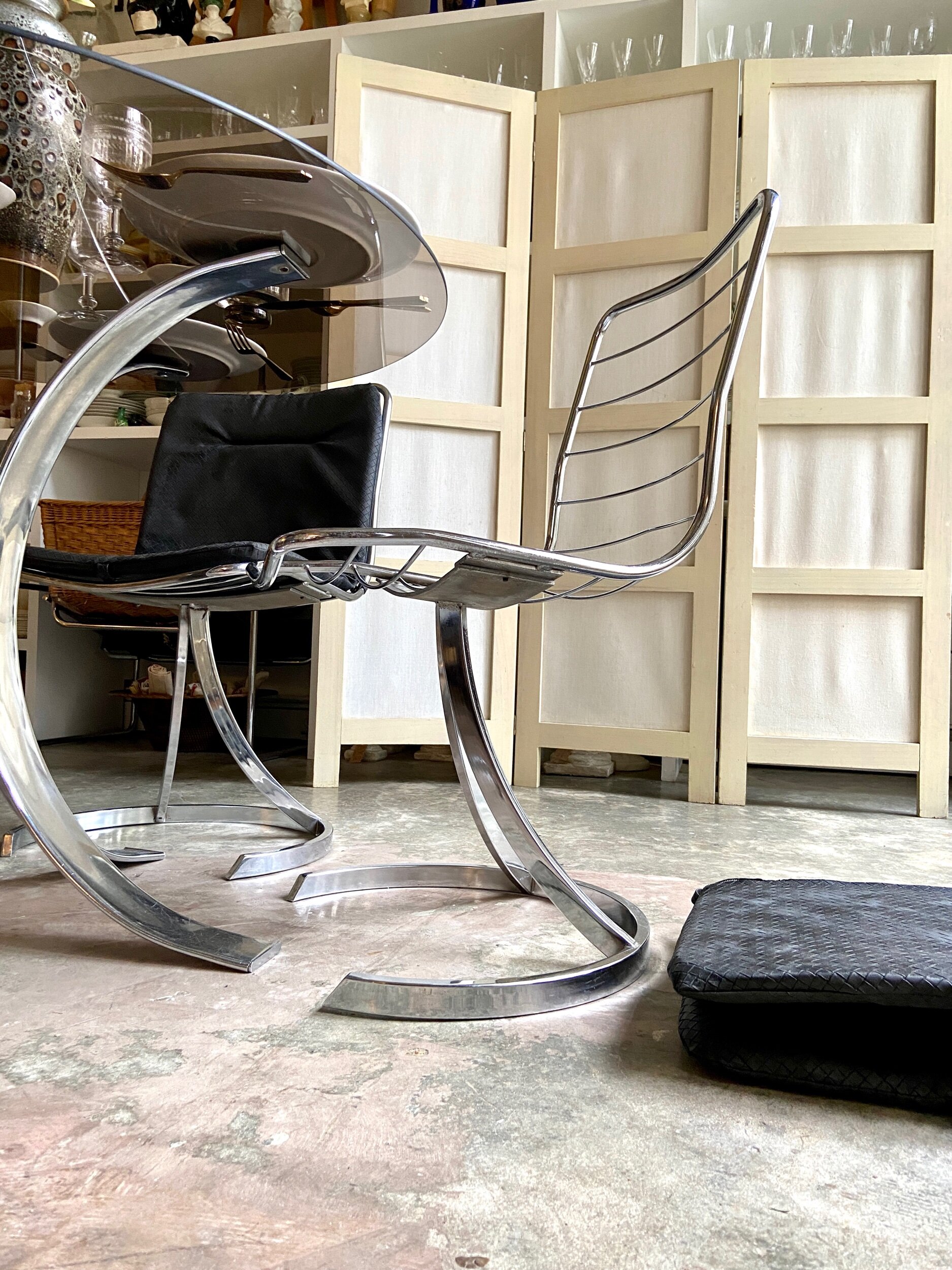 chaises-metal-chrome-skai-noir-vintage-assise-axs-design-paris