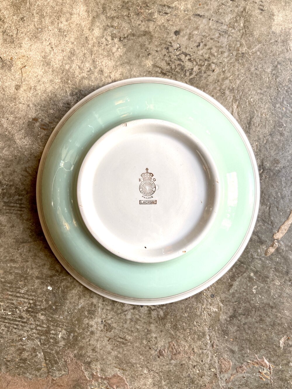 Saladier Luneville en porcelaine opaque vert d'eau et dorée — AXS Design