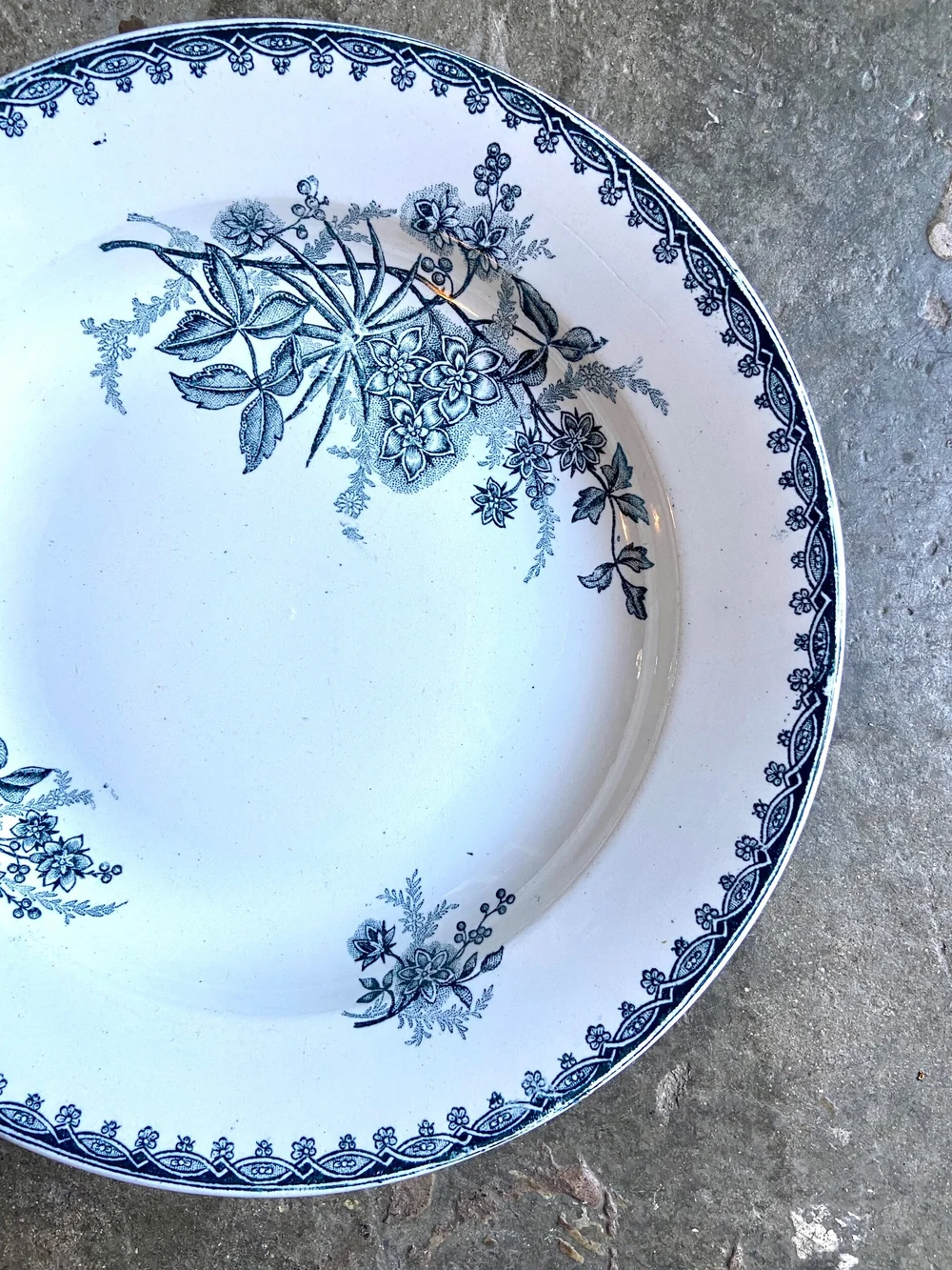 Assiette Plate Ancienne En Terre De Fer Margot – Céramique, Occasion