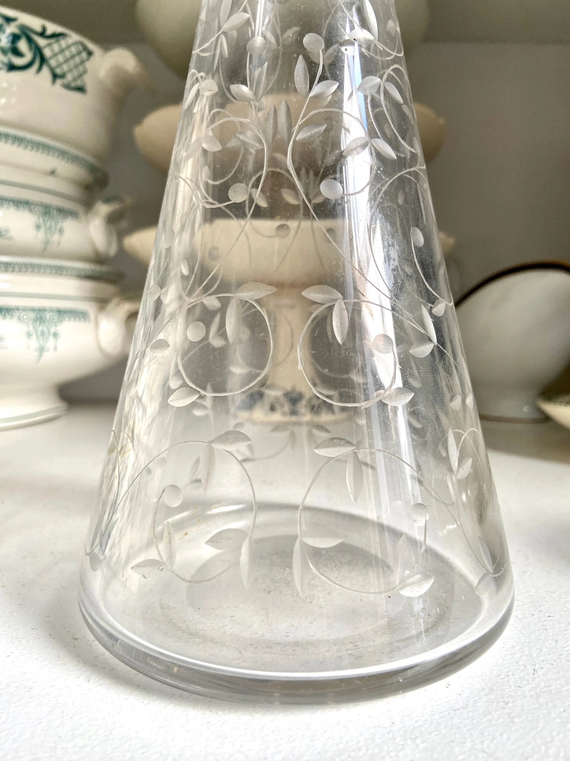 carafe-liqueur-saint-louis-cristal-cisele-transparent-fleurs-art-table-vaisselle-vintage-axs-design-paris-france