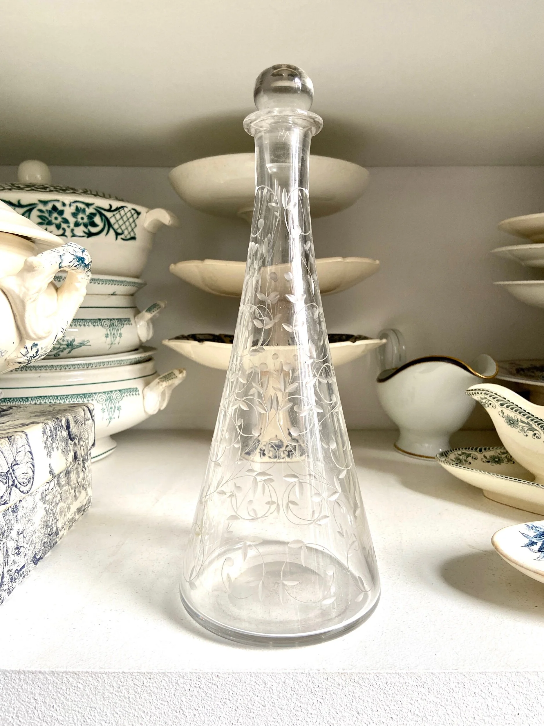 carafe-liqueur-saint-louis-cristal-cisele-transparent-fleurs-art-table-vaisselle-vintage-axs-design-paris-france