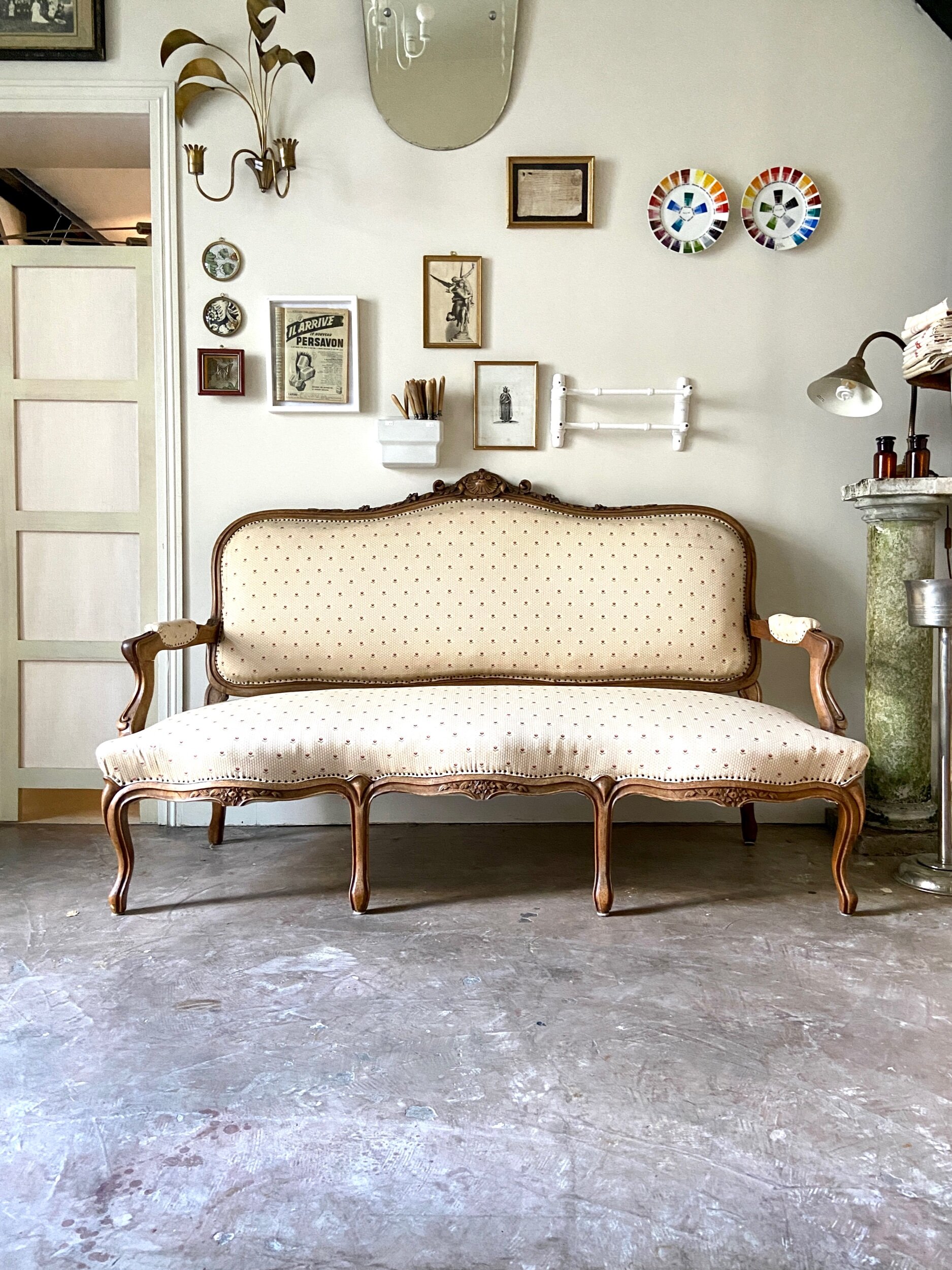 banquette-canape-bois-coton-beige-fleurs-meuble-vintage-axs-design-paris-france