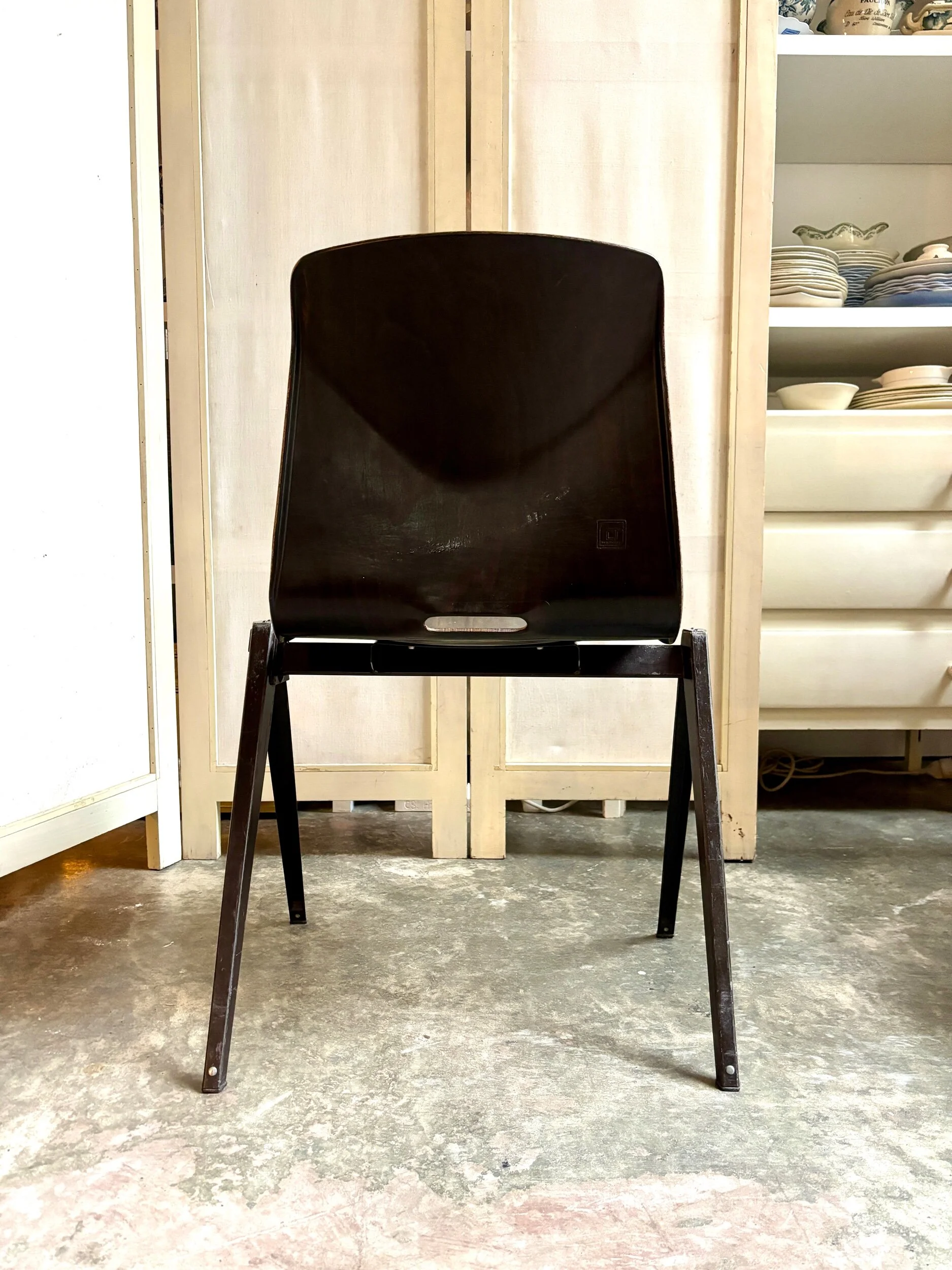 chaise-s22-pagholz-galvanitas-bois-metal-noir-assise-vintage-axs-design-paris-france