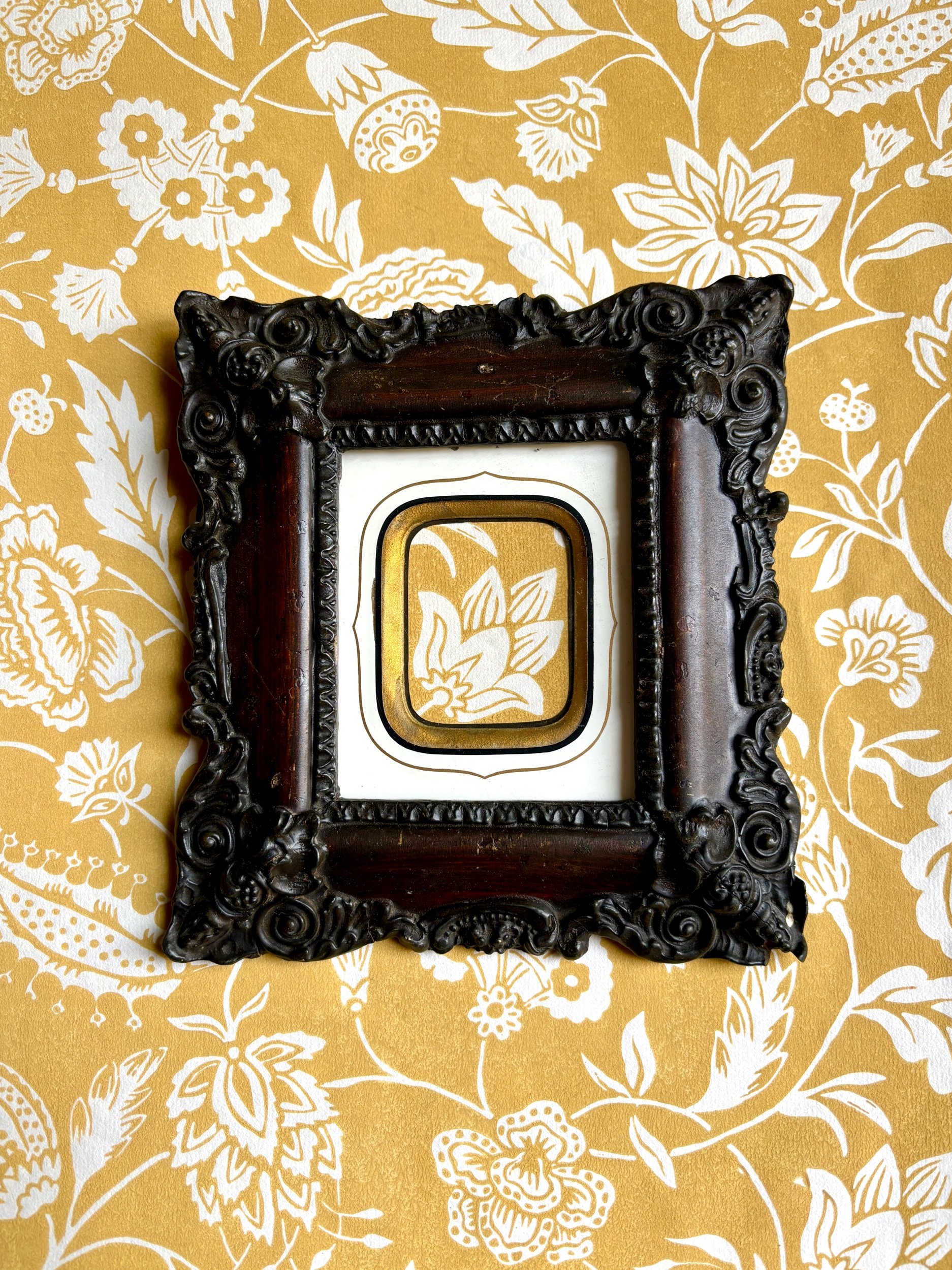 cadre-bois-papier-antoinette-poisson-jaune-art-axs-design-paris-france