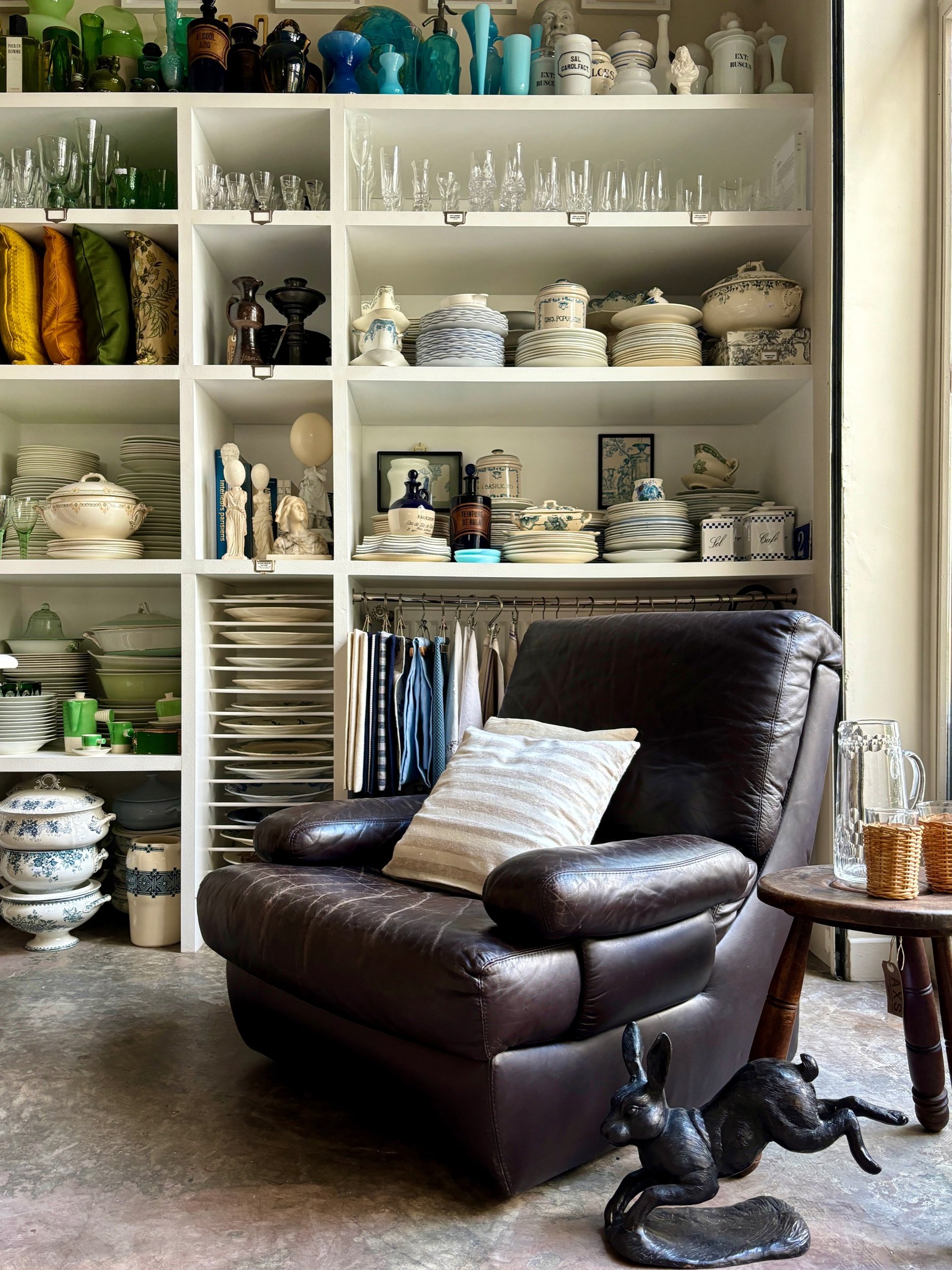 fauteuil-cuir-marron-assise-vintage-axs-design-paris-france