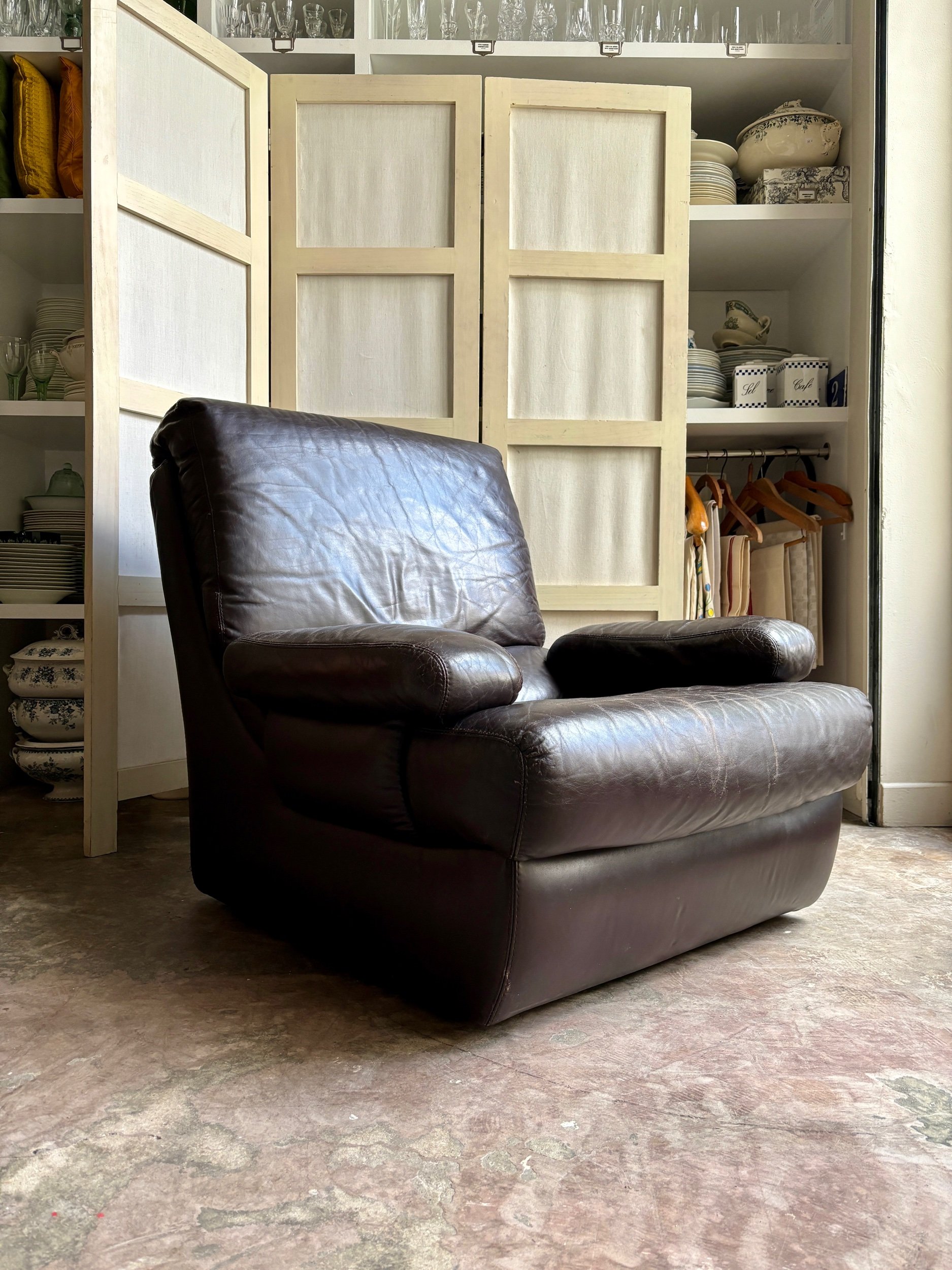 fauteuil-cuir-marron-assise-vintage-axs-design-paris-france