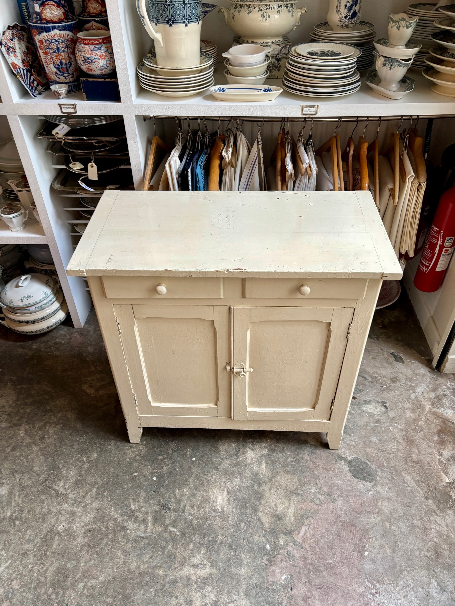 confiturier-buffet-parisien-bois-beige-vintage-axs-design-paris-france