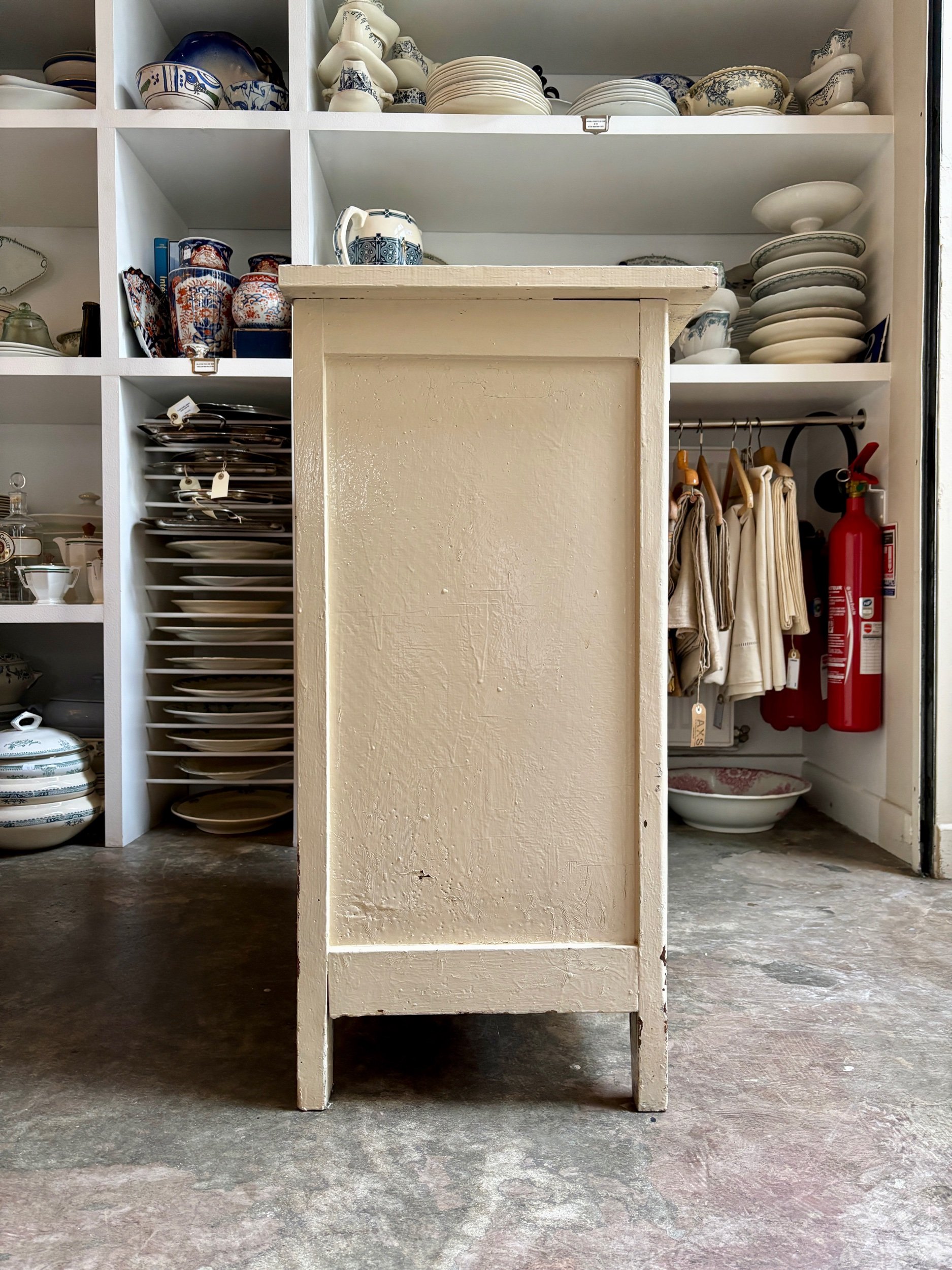 confiturier-buffet-parisien-bois-beige-vintage-axs-design-paris-france