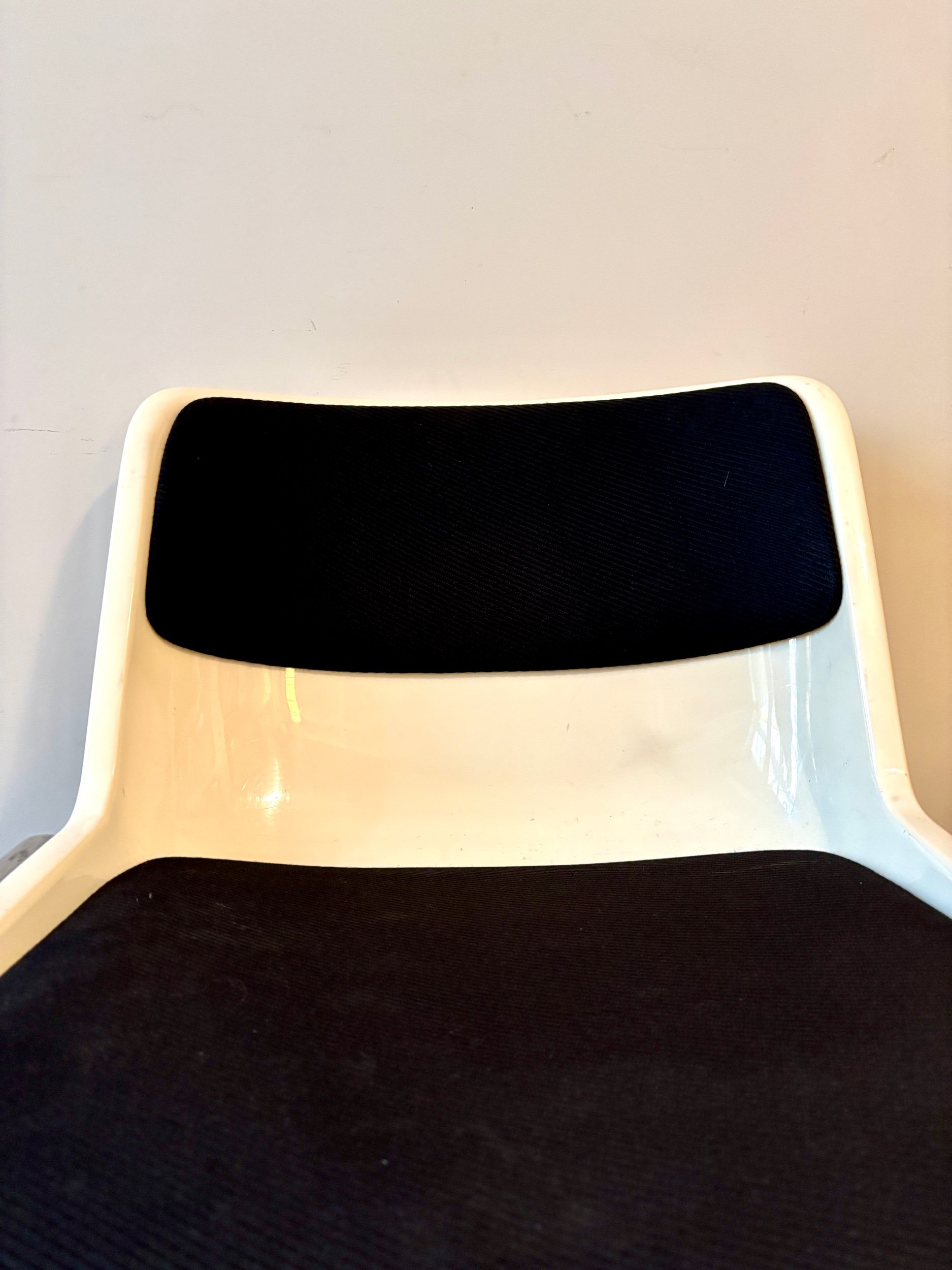 chaise-osvaldo-borsani-tecno-plastique-metal-tissu-assise-design-vintage-axs-design-paris-france