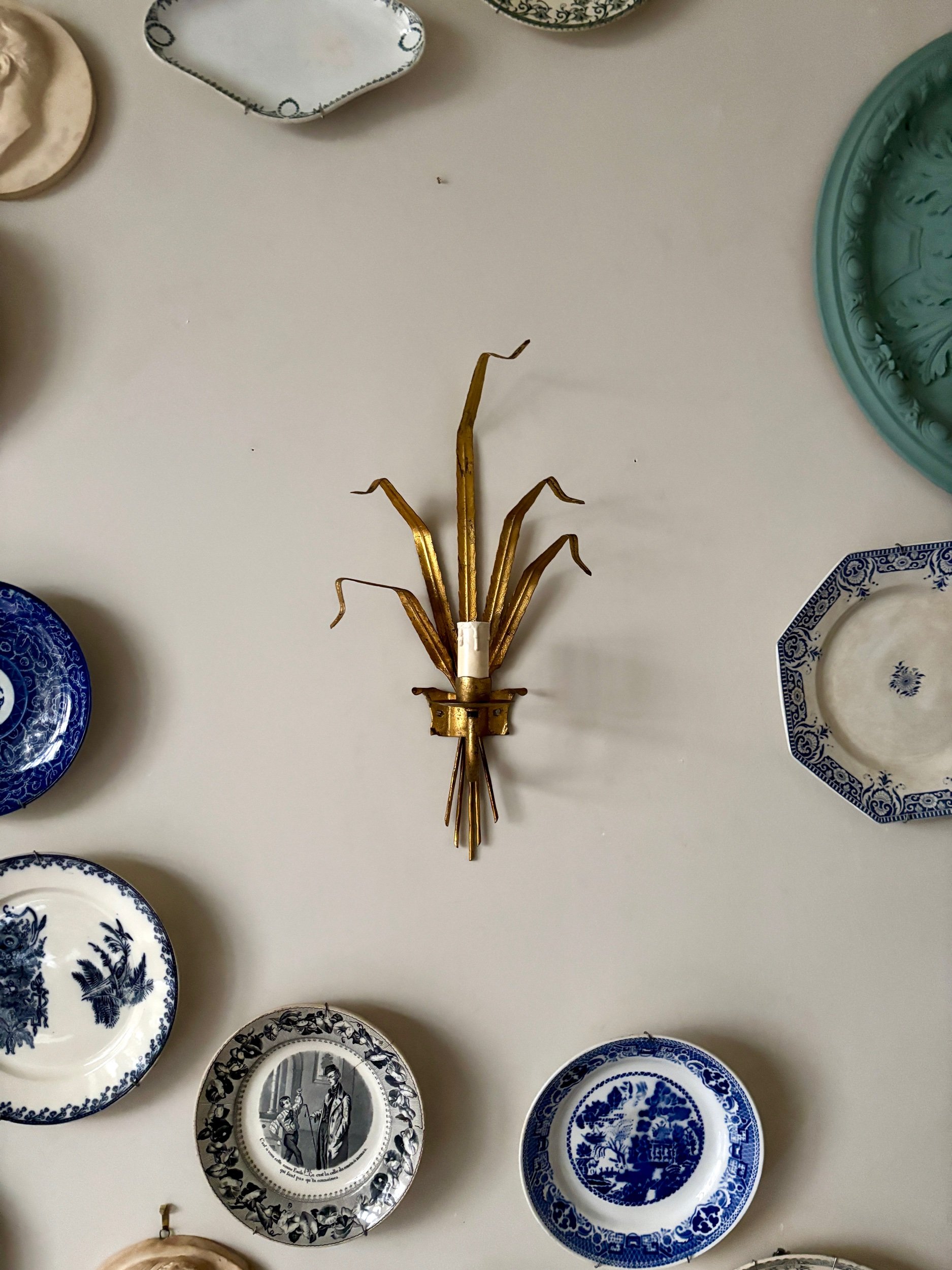 applique-feuilles-metal-dore-luminaire-vintage-axs-design-paris-france