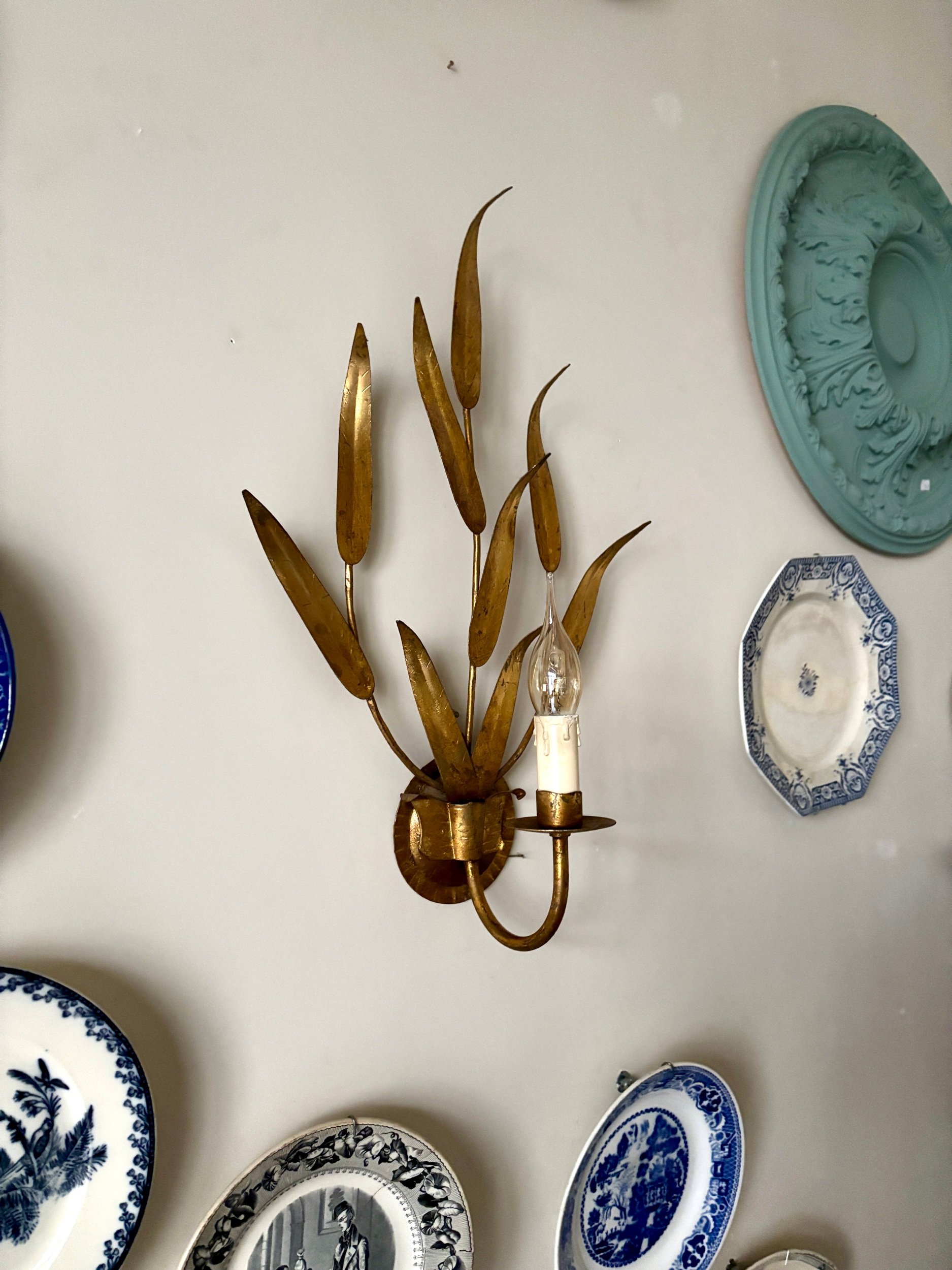 applique-feuilles-metal-dore-luminaire-vintage-axs-design-paris-france-2