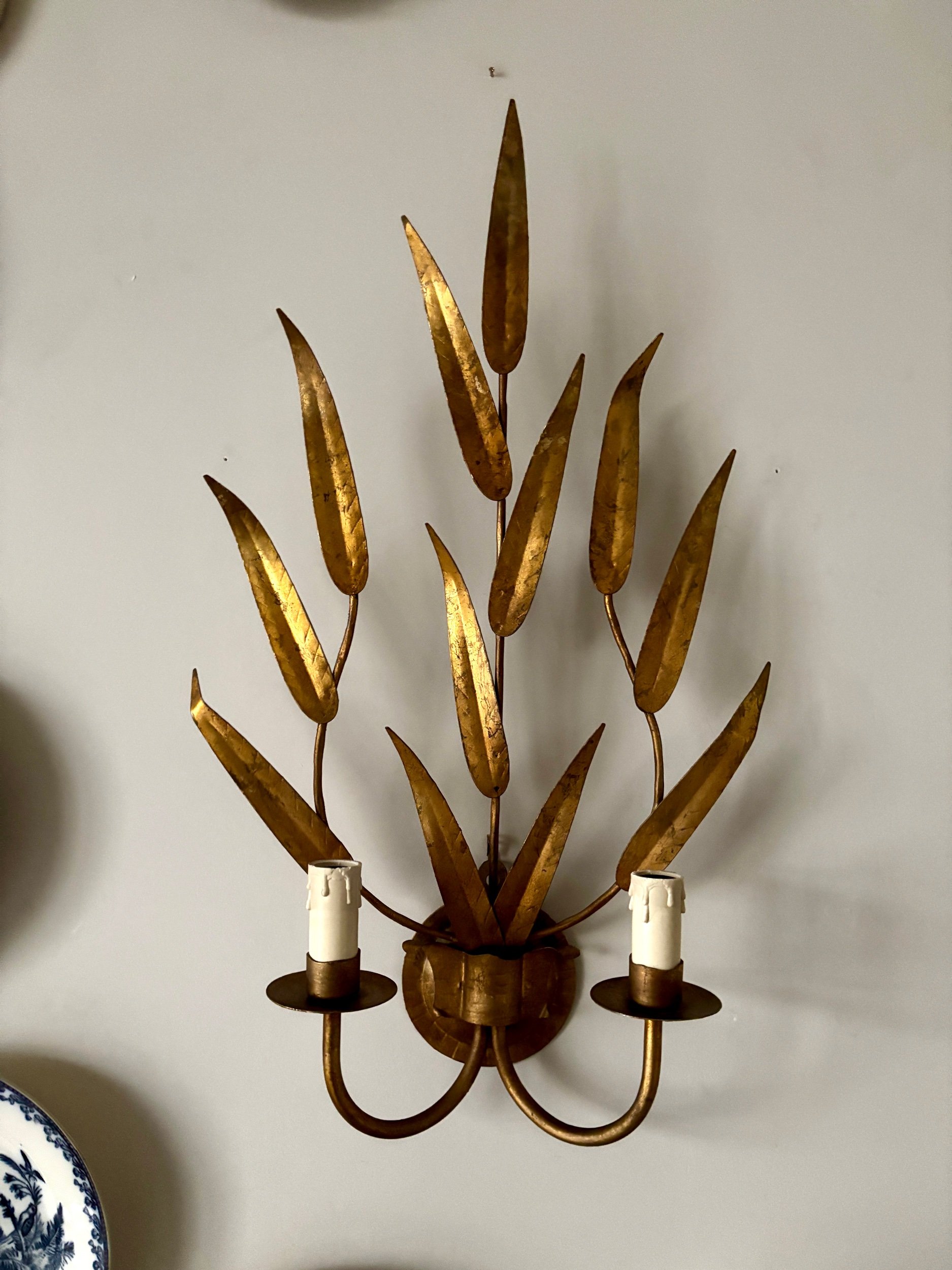appliques-feuilles-2-feux-metal-dore-luminaire-vintage-axs-design-paris-france