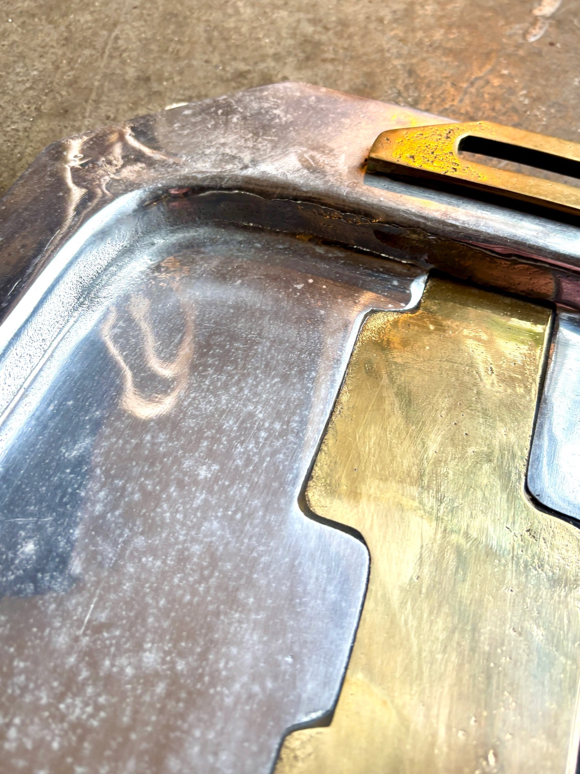 plateau-metal-laiton-david-marshall-1970-1980-masterpiece-decoration-design-brustaliste-axs-design-paris-france-2