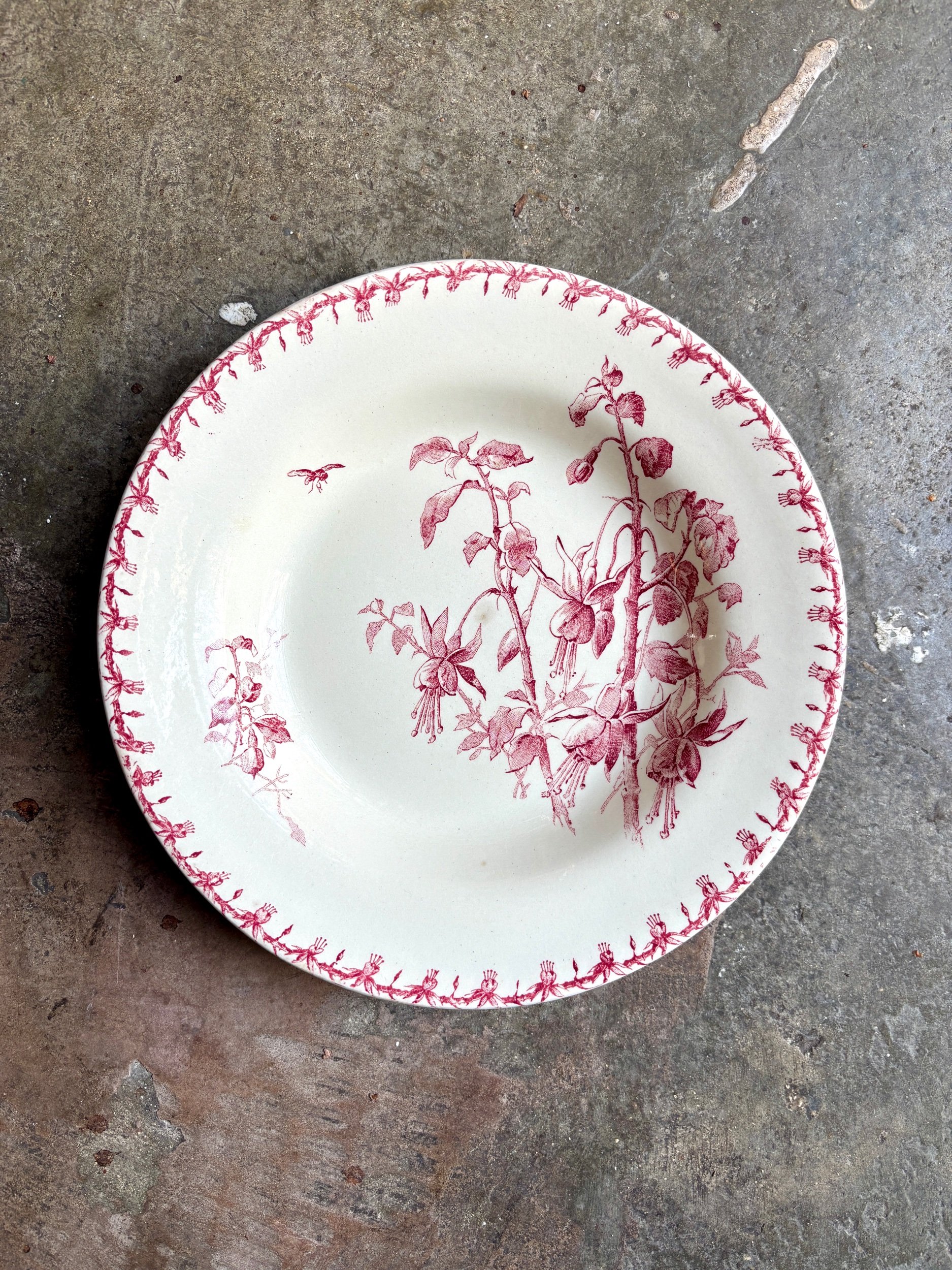 assiette-creuse-terre-de-fer-gien-fuschia-rose-vintage-axs-design-paris-france