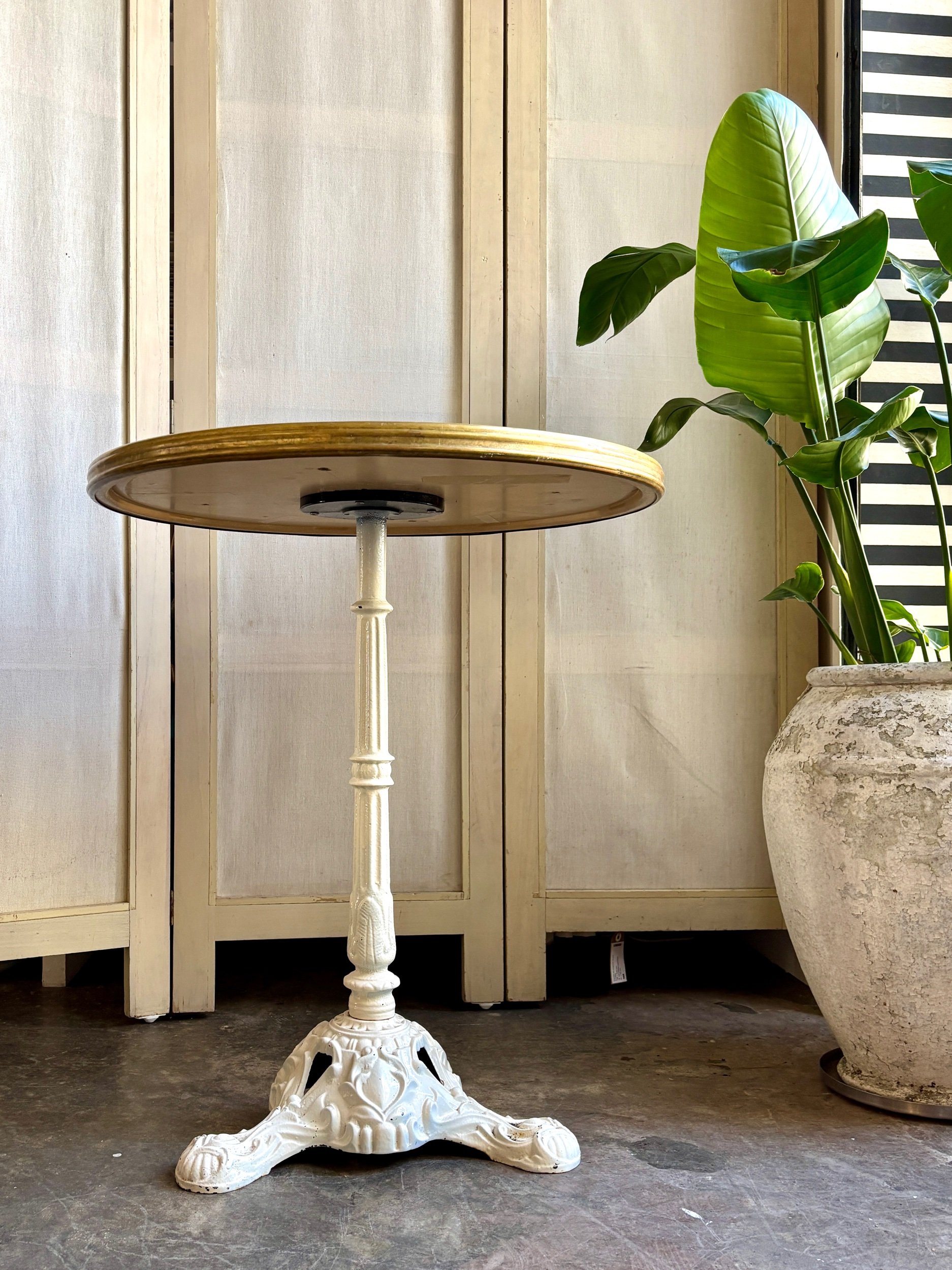 table-bistrot-fonte-de-fer-laiton-melamine-beige-vintage-axs-design-paris-france
