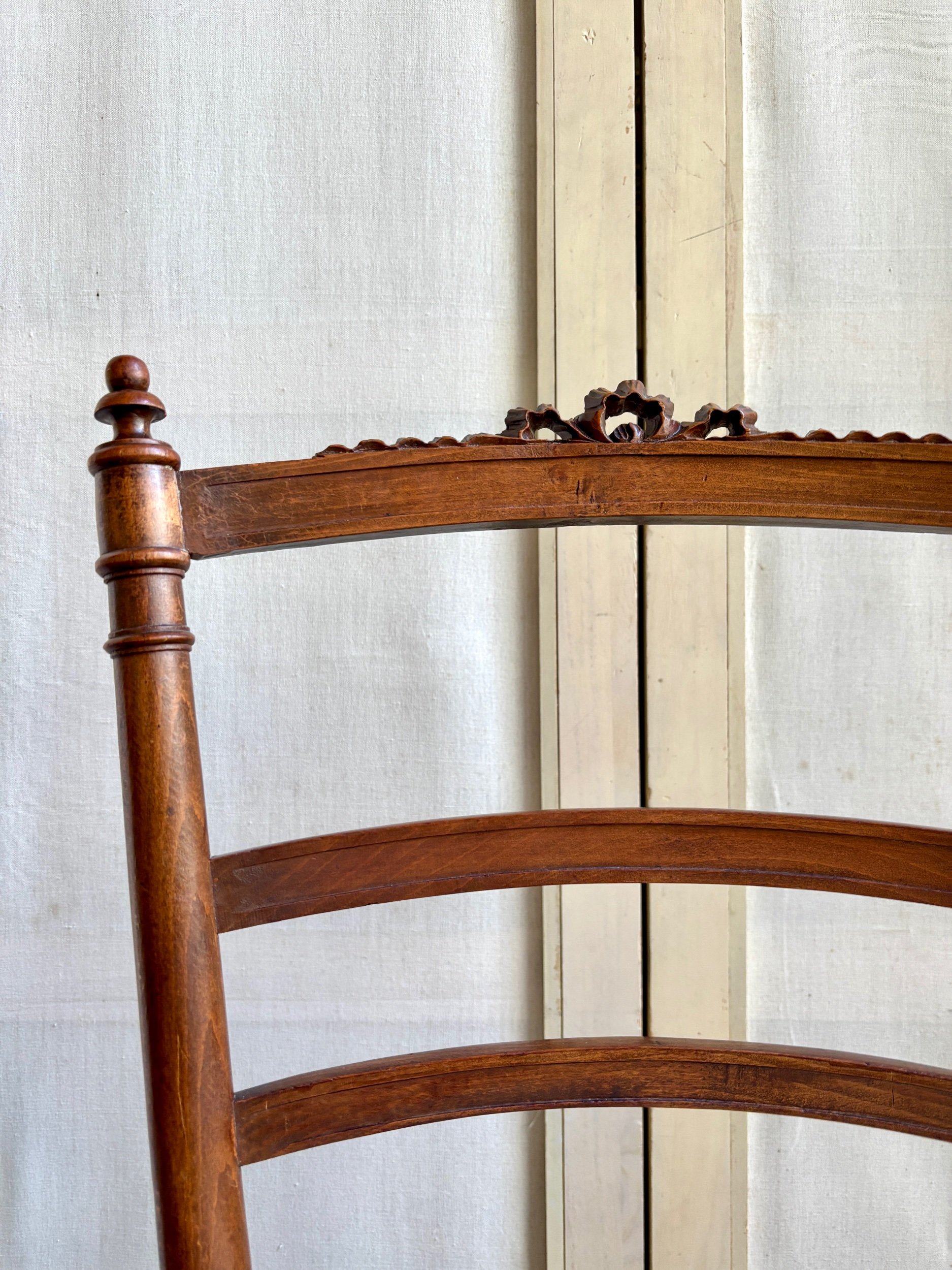 chaise-classique-bois-jacquard-assise-vintage-axs-design-paris-france