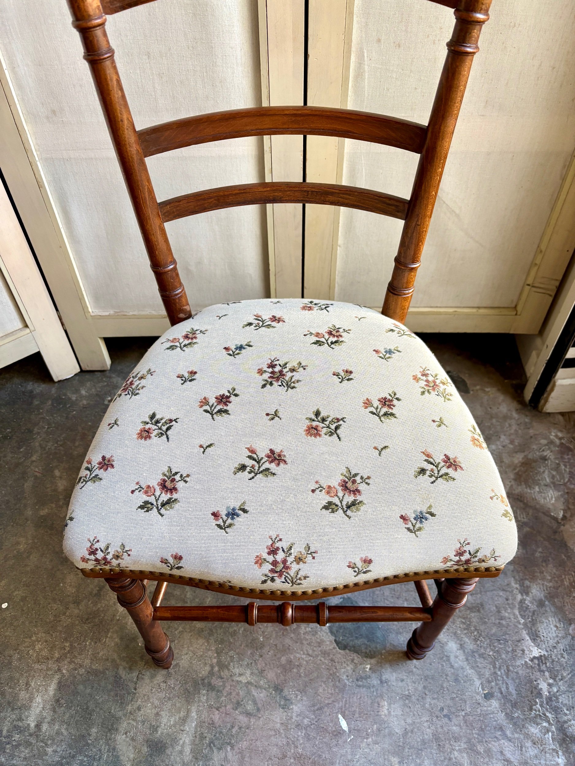 chaise-classique-bois-jacquard-assise-vintage-axs-design-paris-france