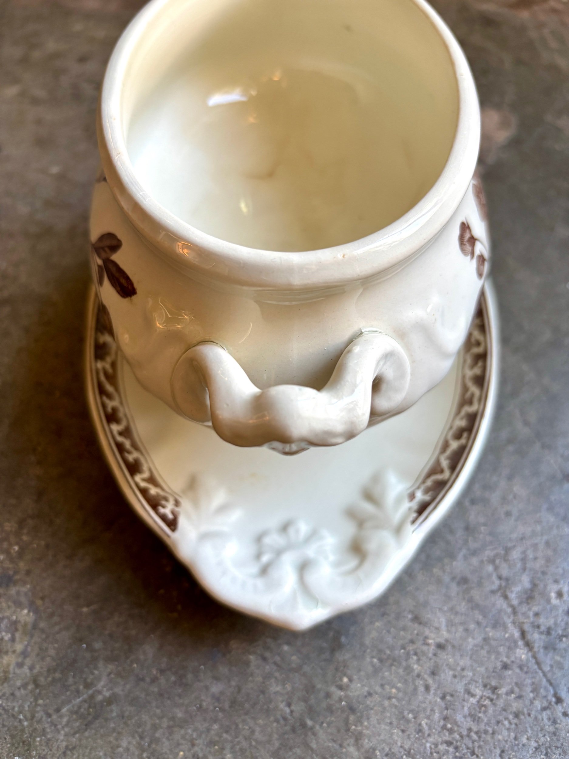 sauciere-creil-montereau-terre-de-fer-beige-marron-vaisselle-vintage-axs-design-paris-france