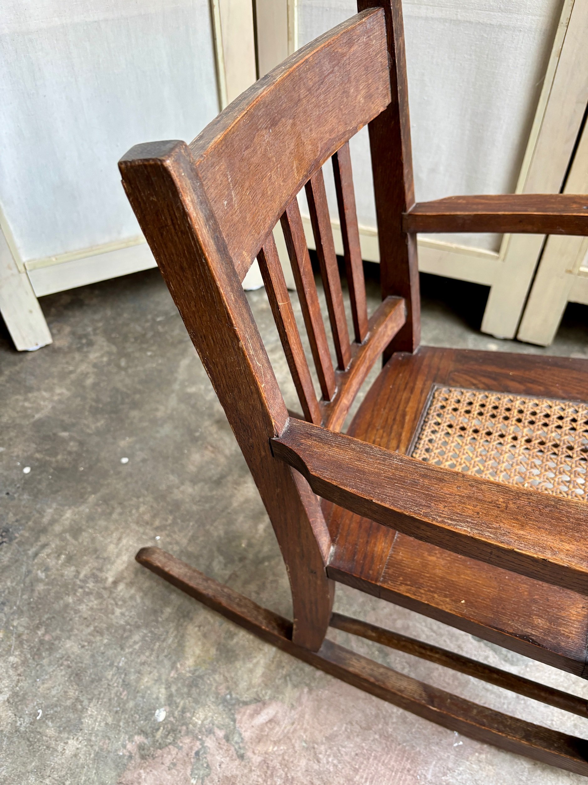 roching-chair-fauteuil-enfant-bois-cannage-assise-vintage-axs-design-paris-france