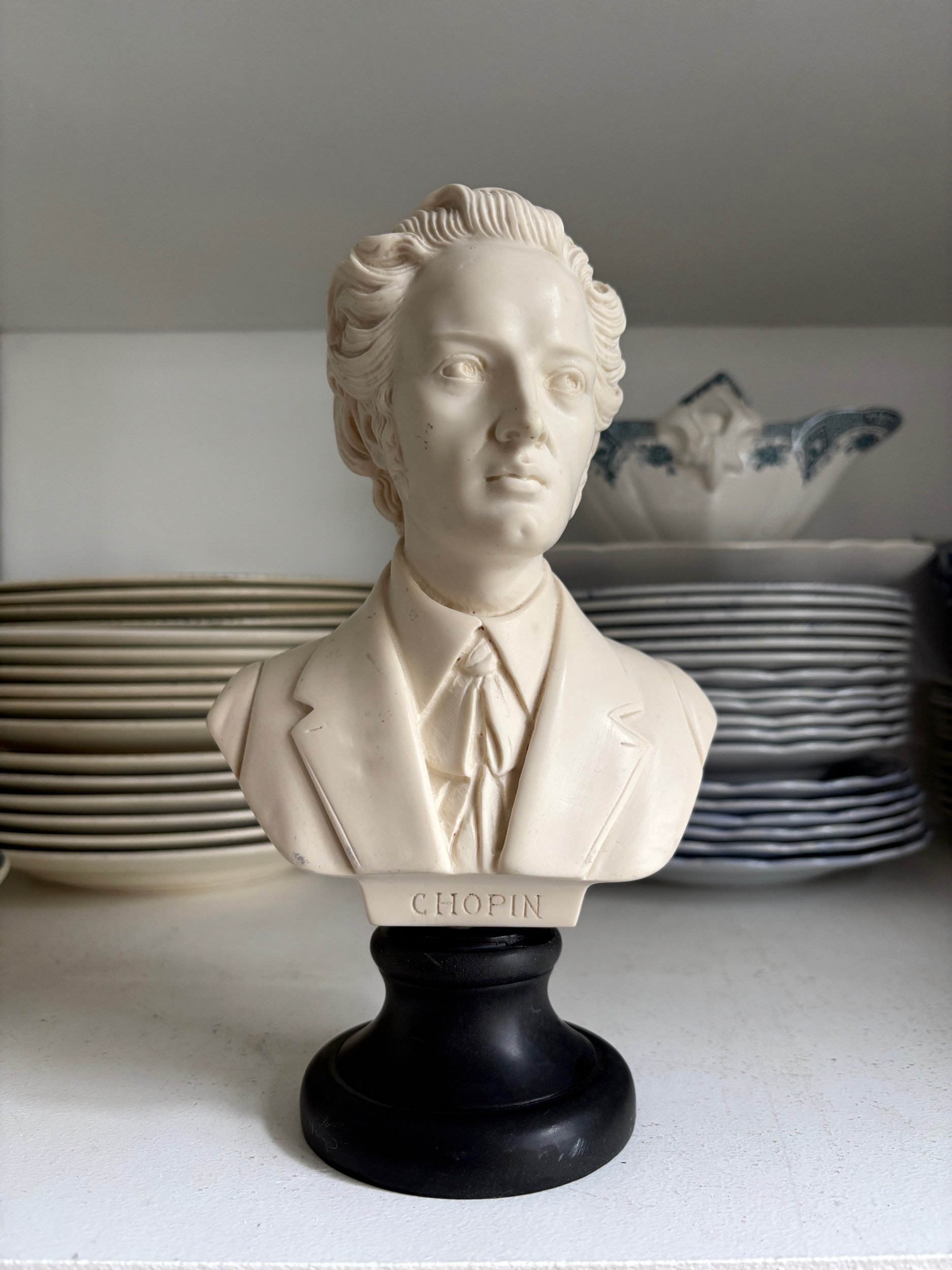 buste-chopin-resine-beige-noir-decoration-art-axs-design-paris-france