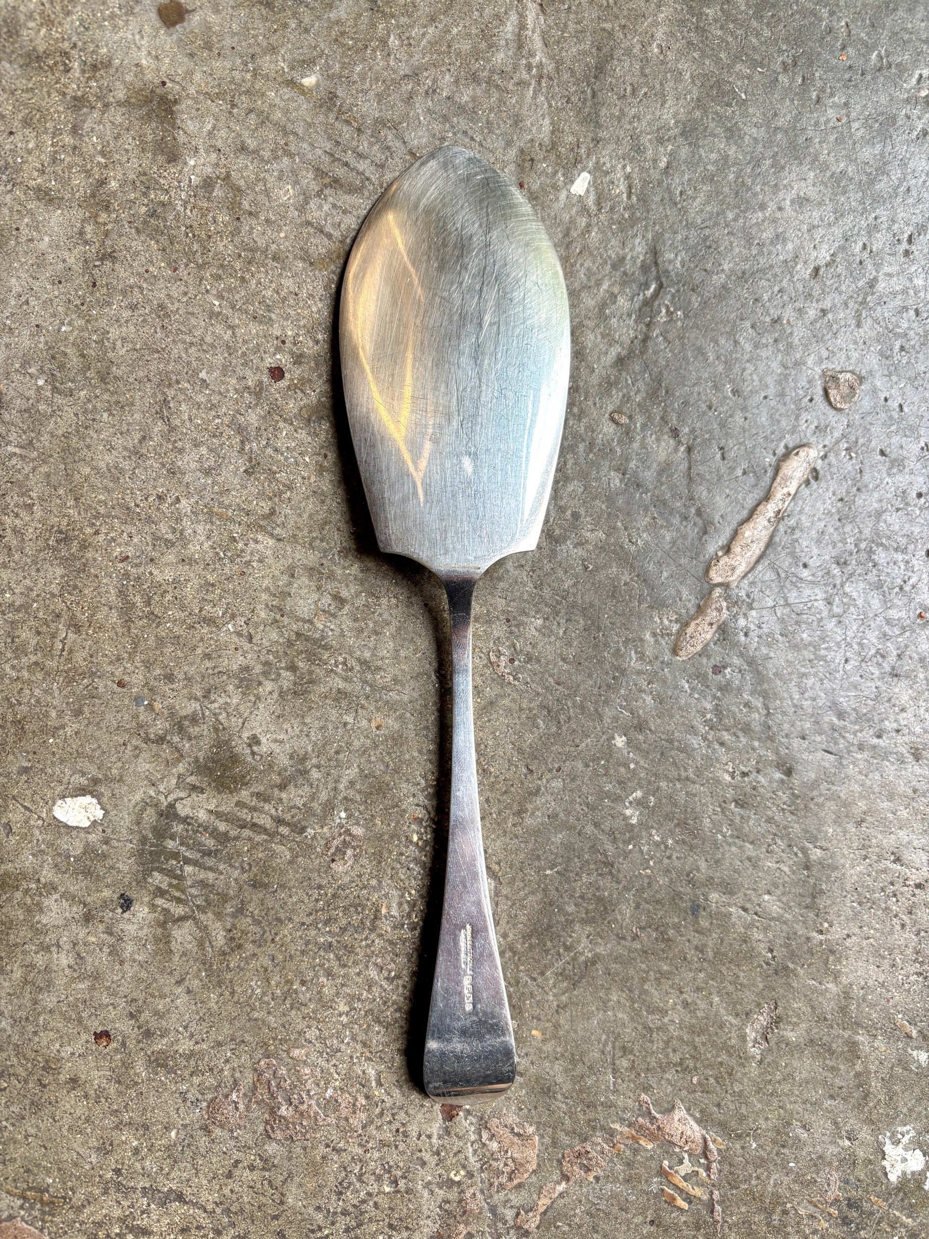 pelle-service-metal-argente-decoration-vintage-classique-axs-design-paris-france