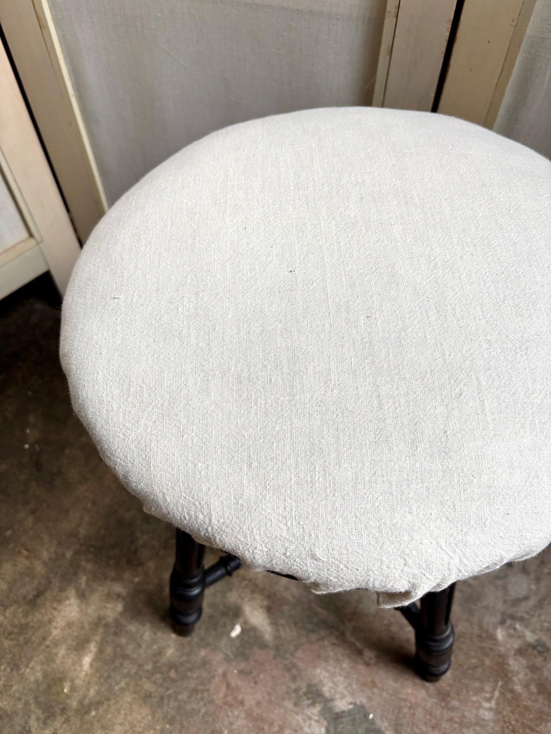 tabouret-piano-bois-noir-coton-metis-beige-assise-classique-vintage-axs-design-paris-france