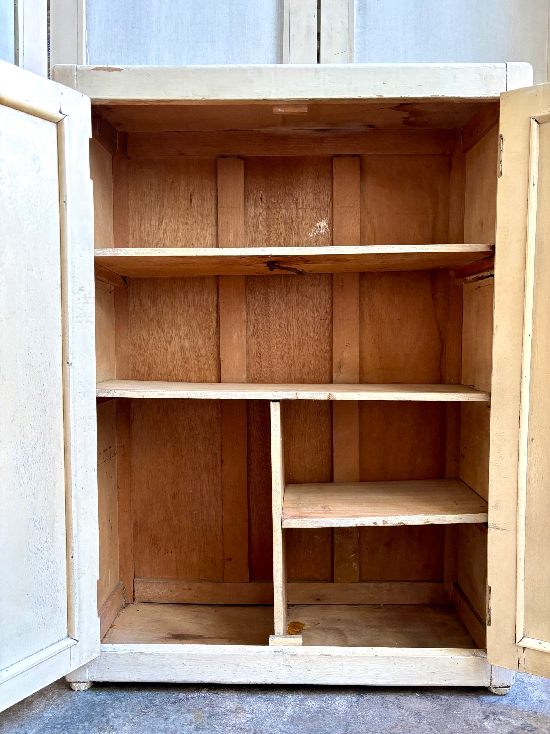 etagere-murale-bois-beige-meuble-rangement-decoration-vintage-axs-design-paris-france