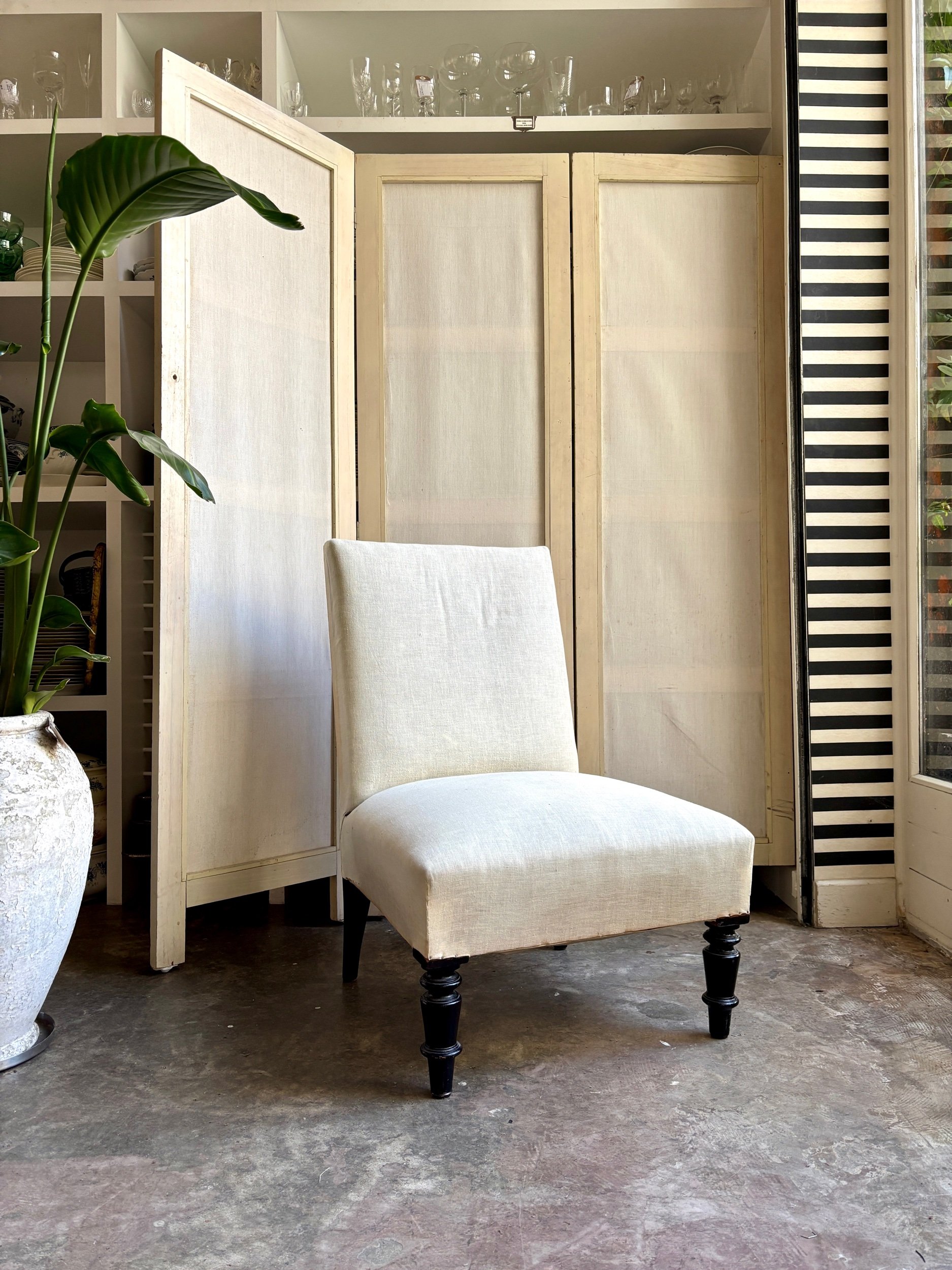fauteuil-chauffeuse-coton-beige-bois-noir-assise-vintage-axs-design-paris-france