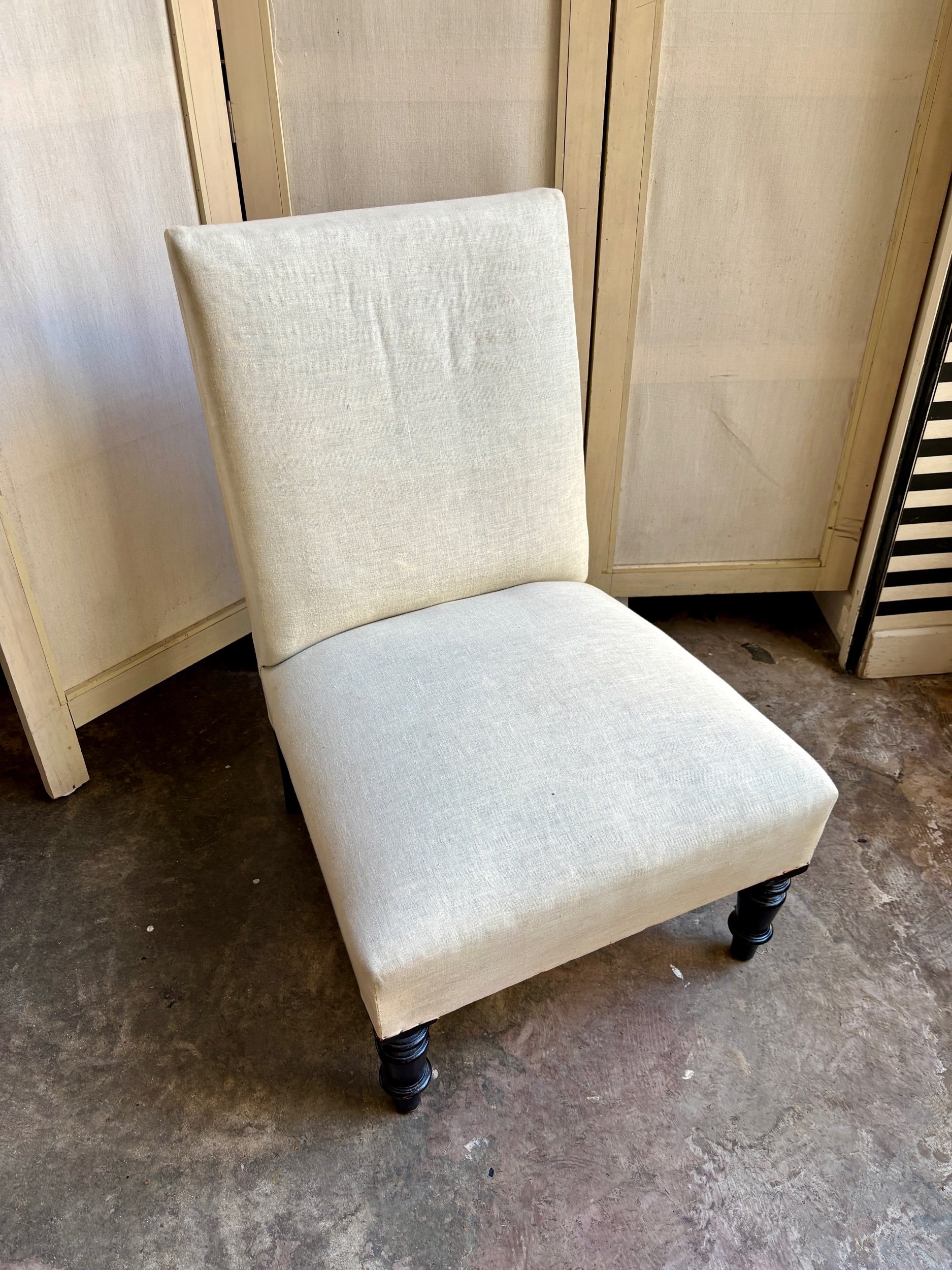 fauteuil-chauffeuse-coton-beige-bois-noir-assise-vintage-axs-design-paris-france