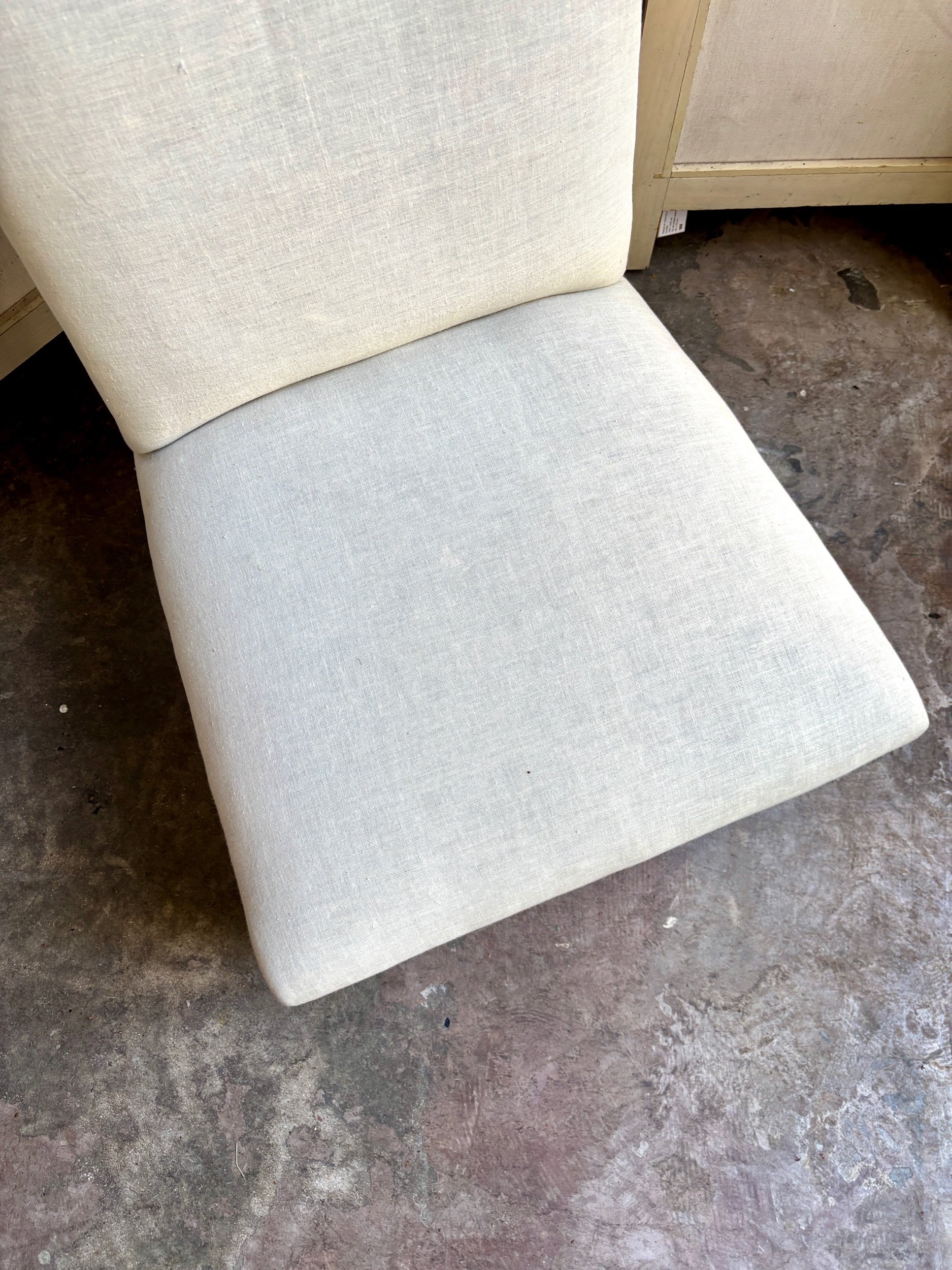 fauteuil-chauffeuse-coton-beige-bois-noir-assise-vintage-axs-design-paris-france