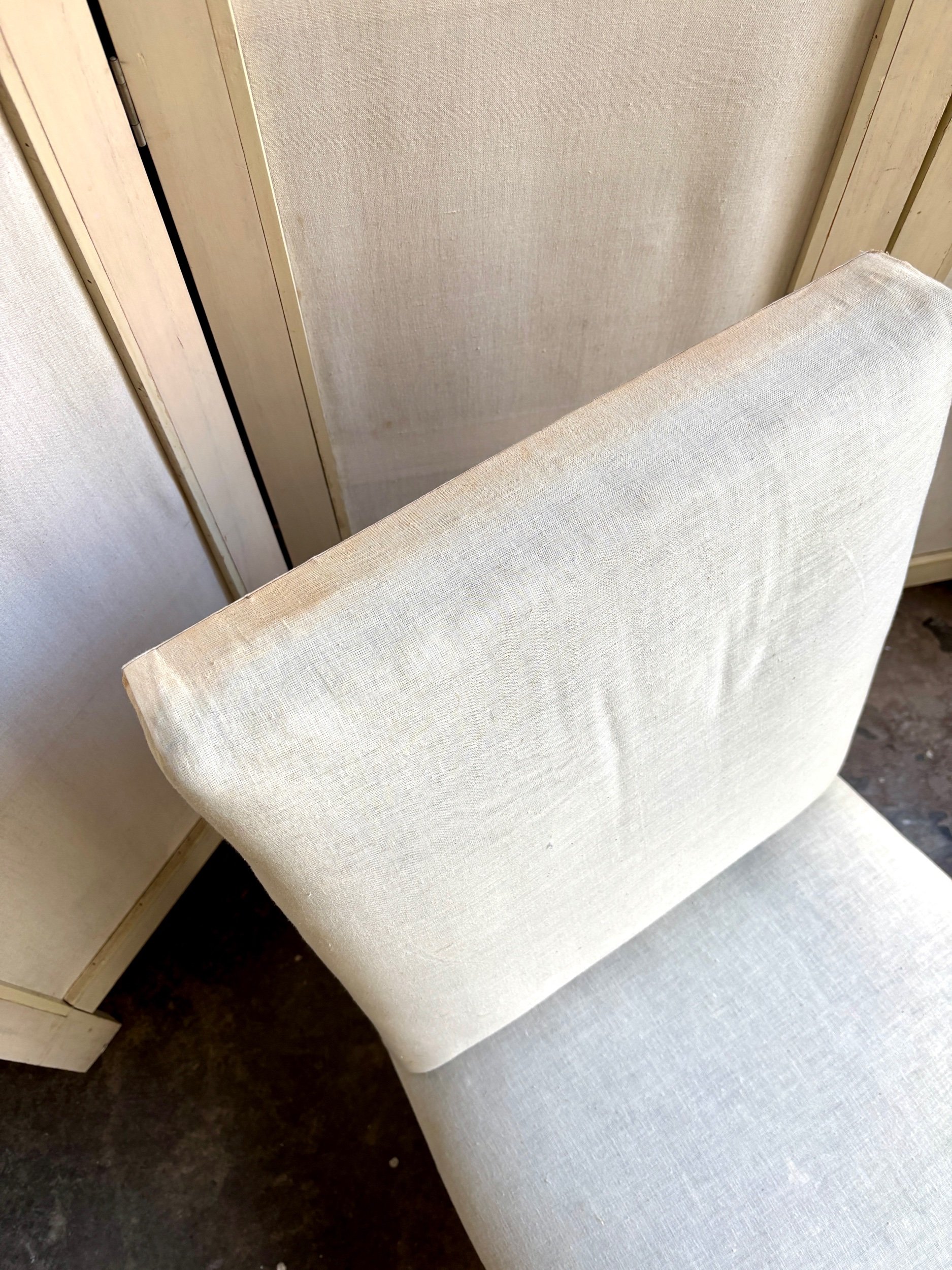 fauteuil-chauffeuse-coton-beige-bois-noir-assise-vintage-axs-design-paris-france