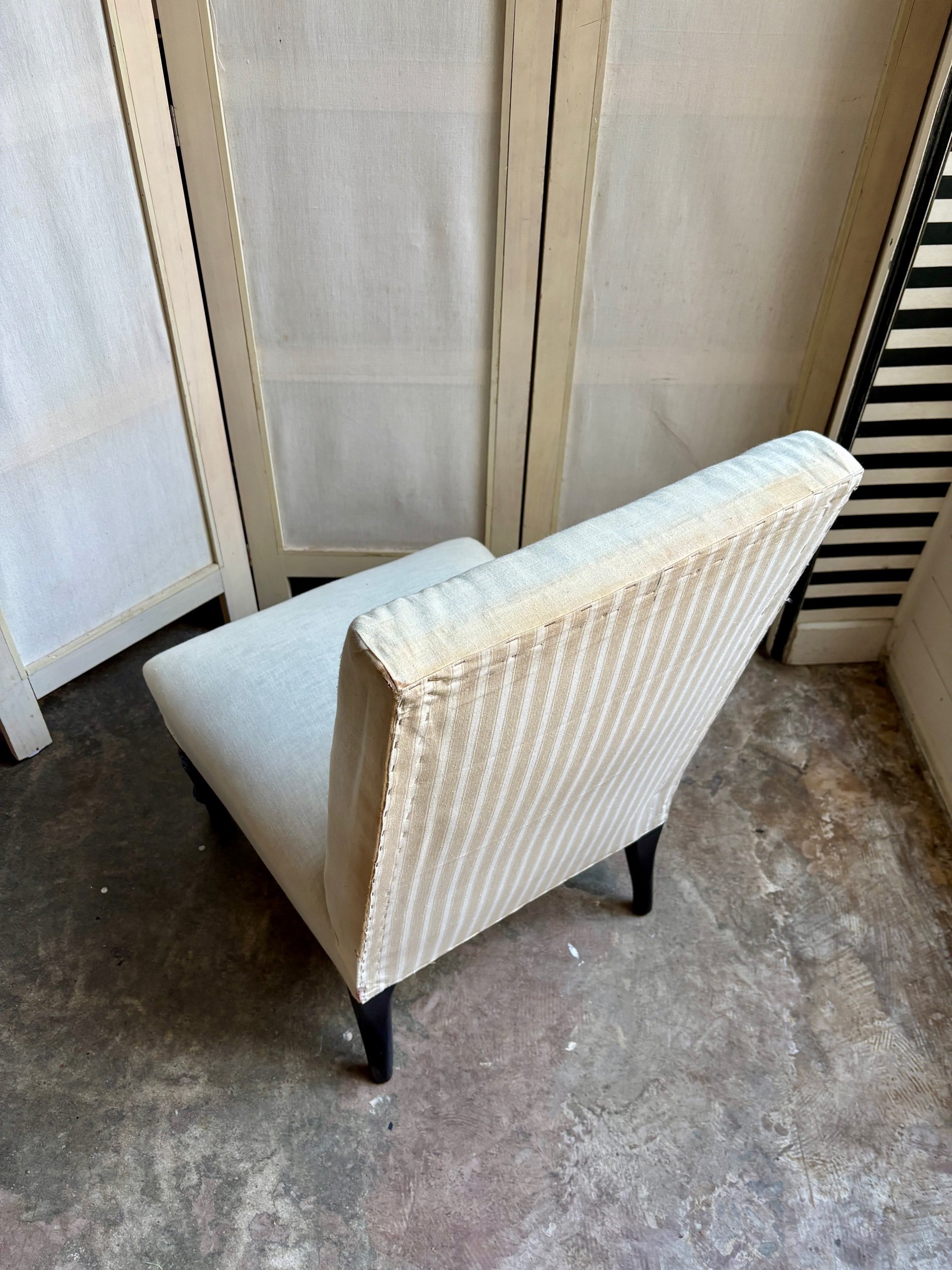 fauteuil-chauffeuse-coton-beige-bois-noir-assise-vintage-axs-design-paris-france