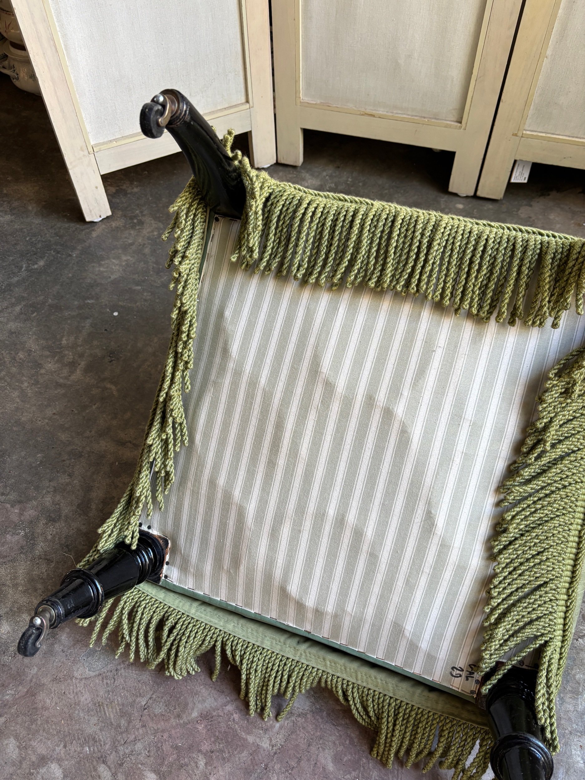 chauffeuse-fauteuil-coton-vert-bois-noir-assise-vintage-axs-design-paris-france