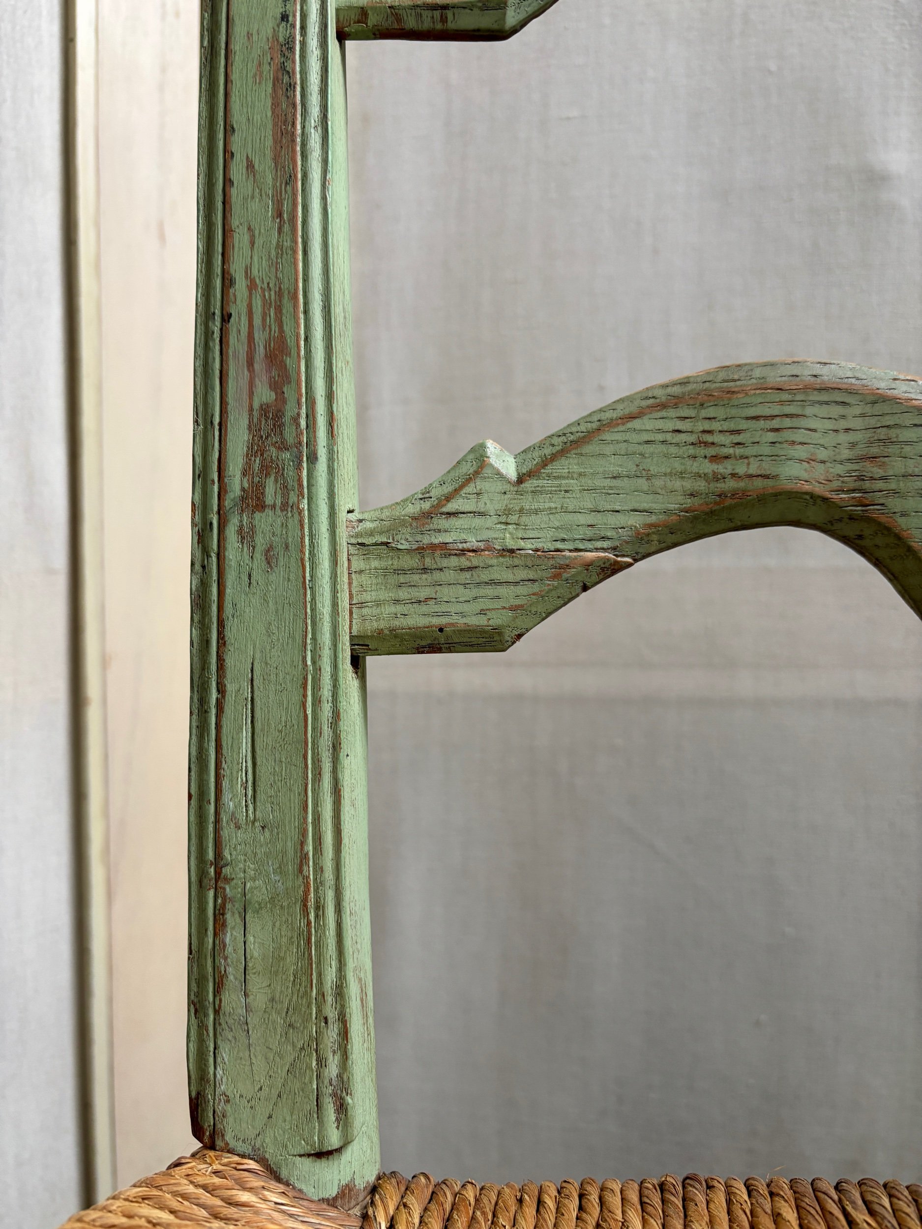 chaise-provencale-bois-vert-paille-assise-decoration-vintage-axs-design-paris-france
