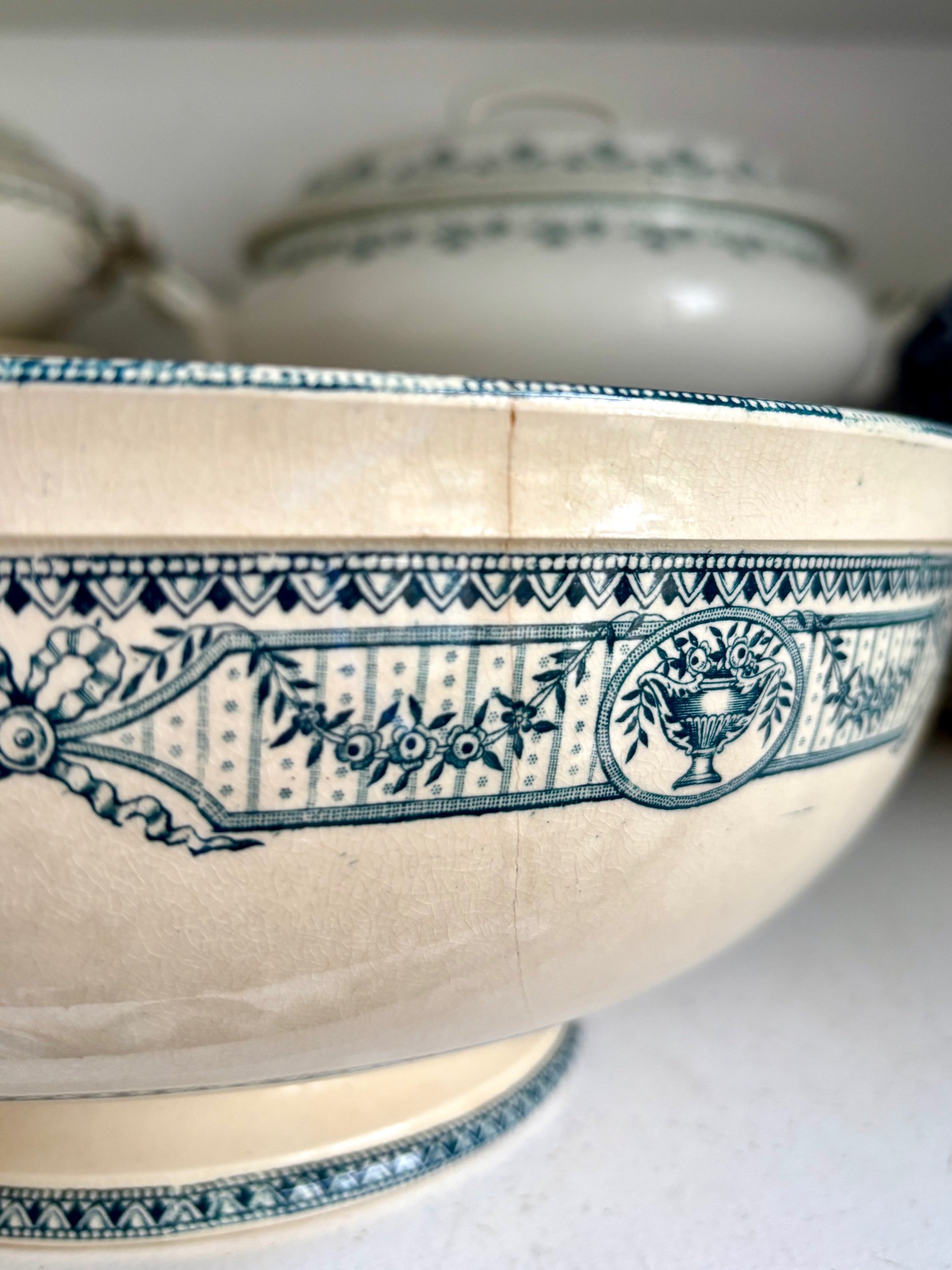 saladier-salins-directoire-terre-de-fer-ecru-bleu-decoration-vintage-axs-design-paris-france